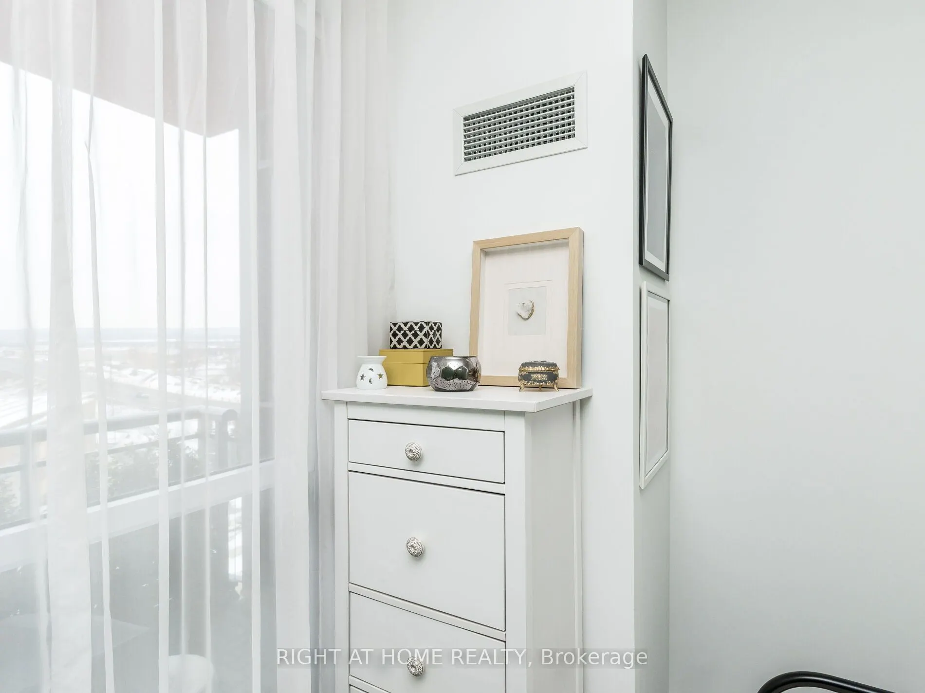 5220 Dundas Street, #D620