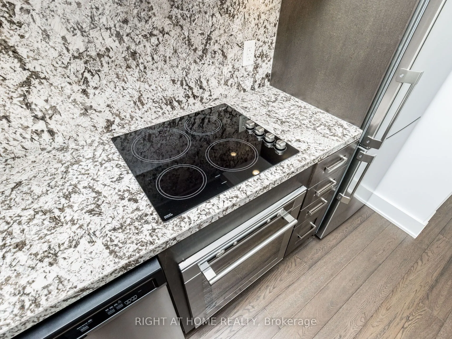 5220 Dundas Street, #D620