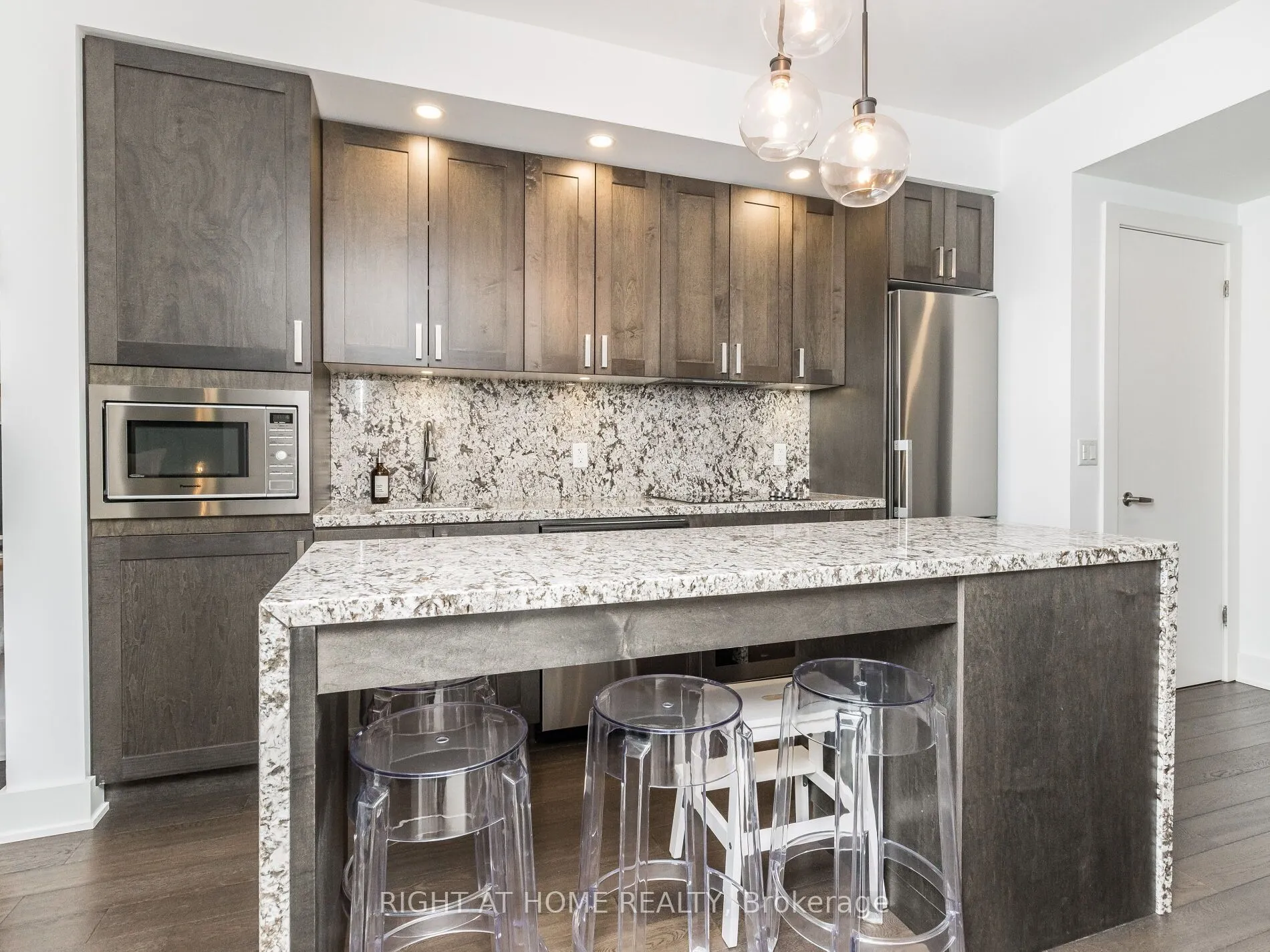5220 Dundas Street, #D620