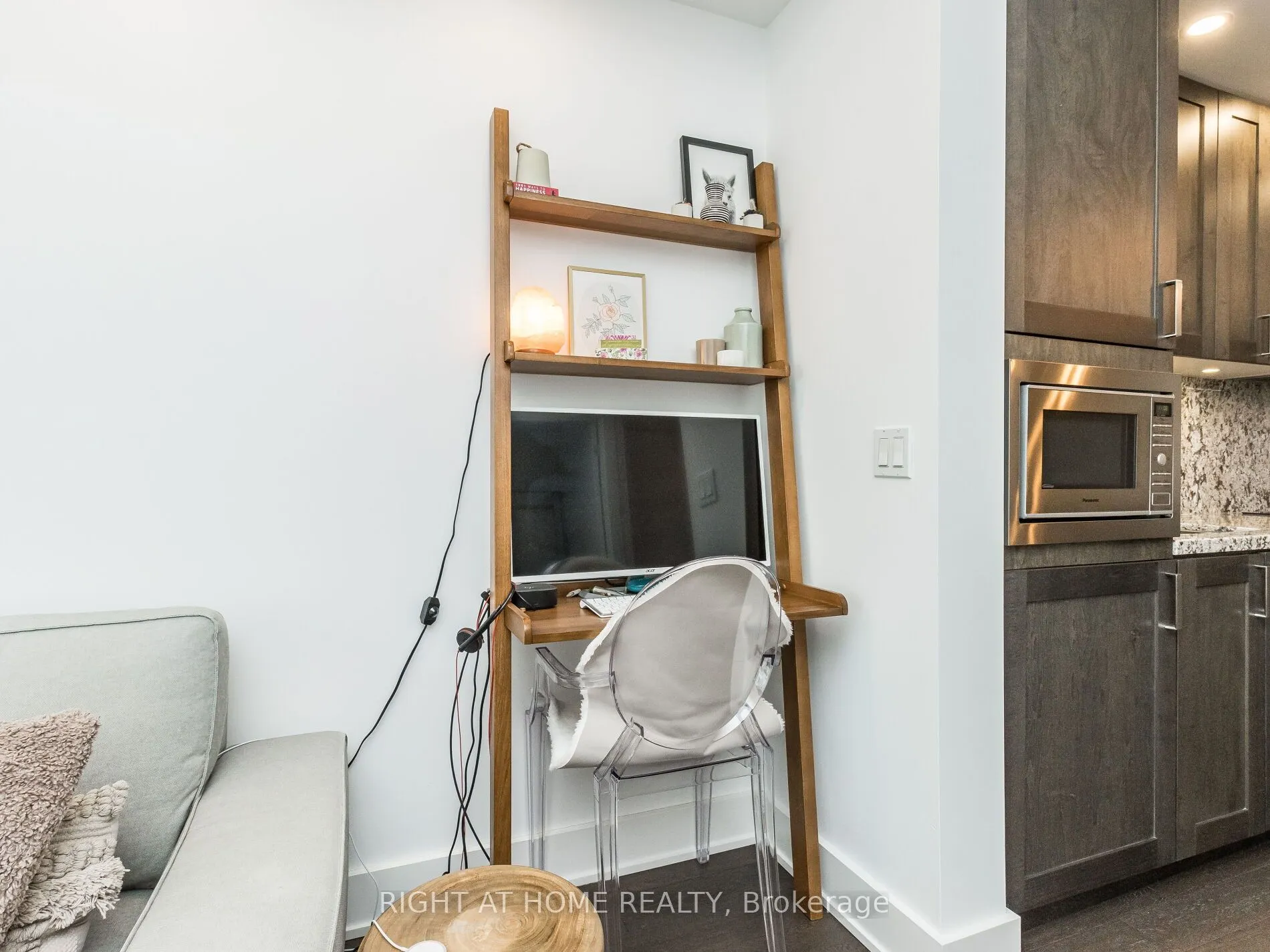 5220 Dundas Street, #D620