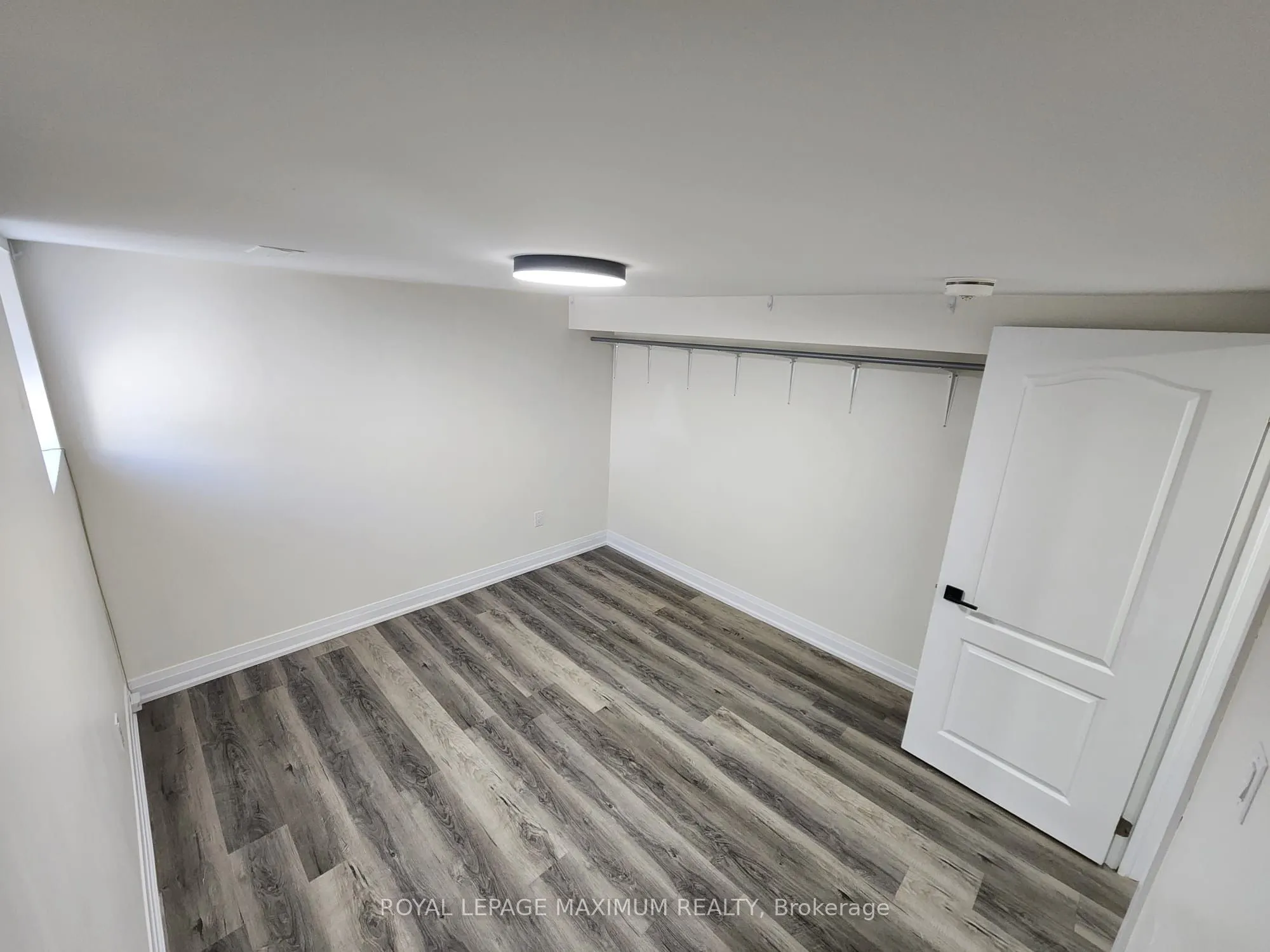 8 Lawrence Crescent