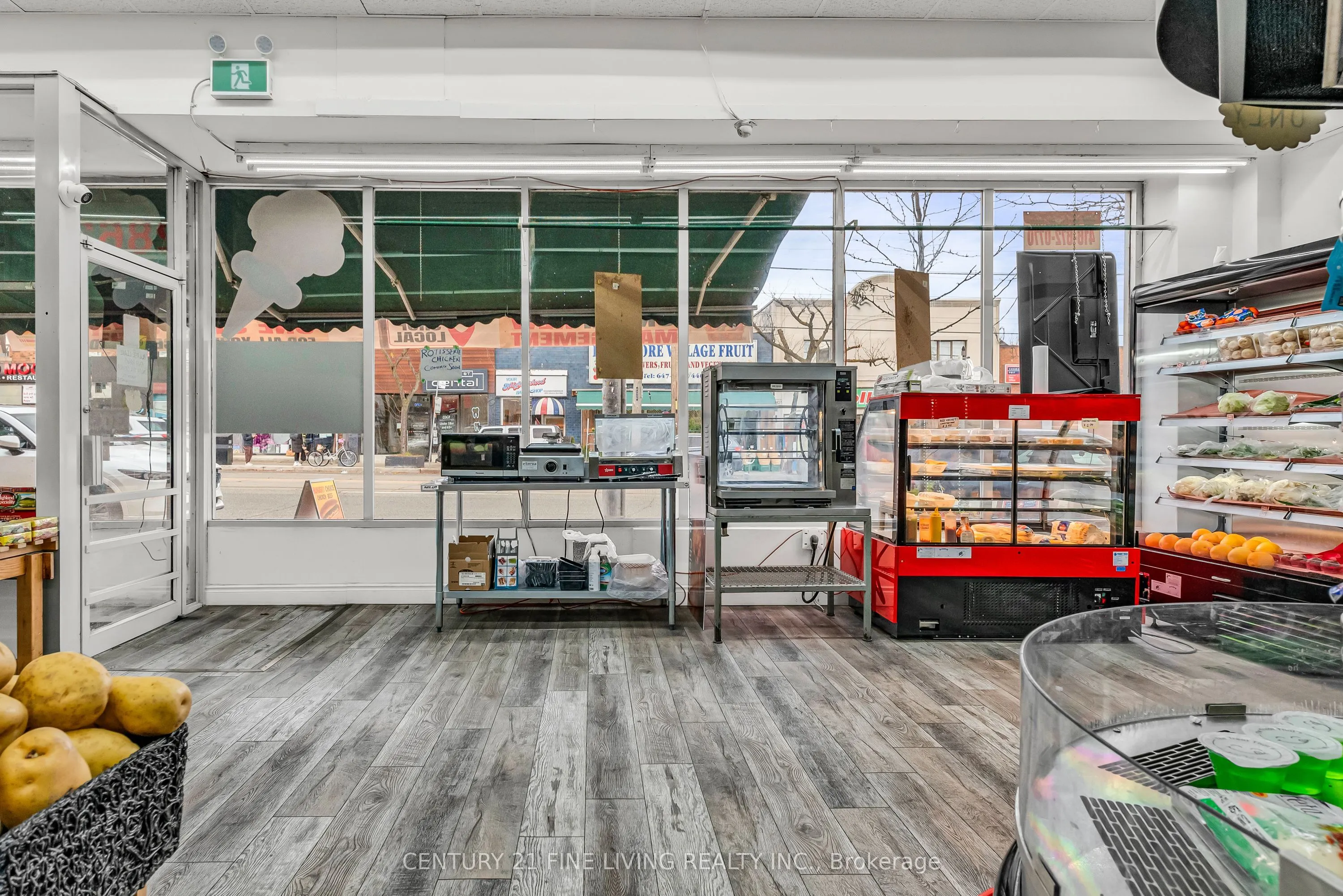 2863 Lake shore Boulevard W, #Main