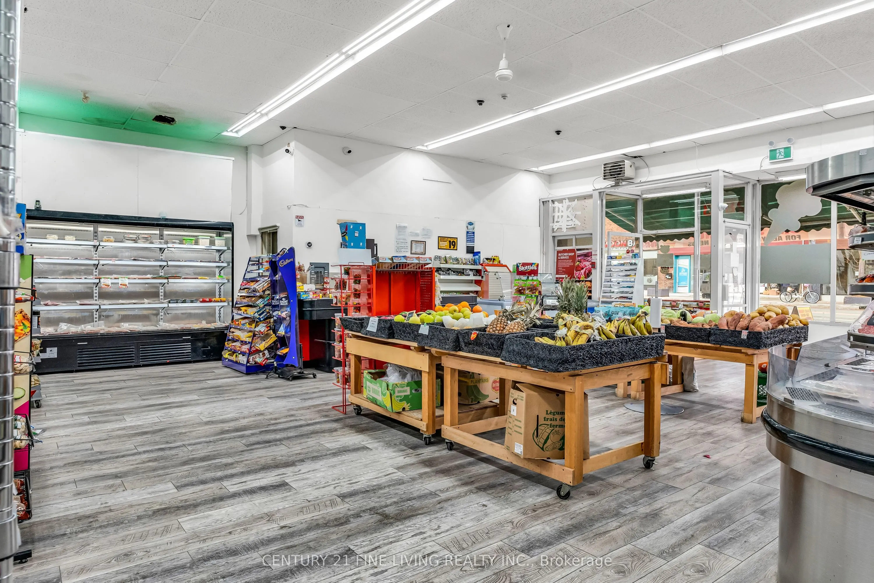 2863 Lake shore Boulevard W, #Main