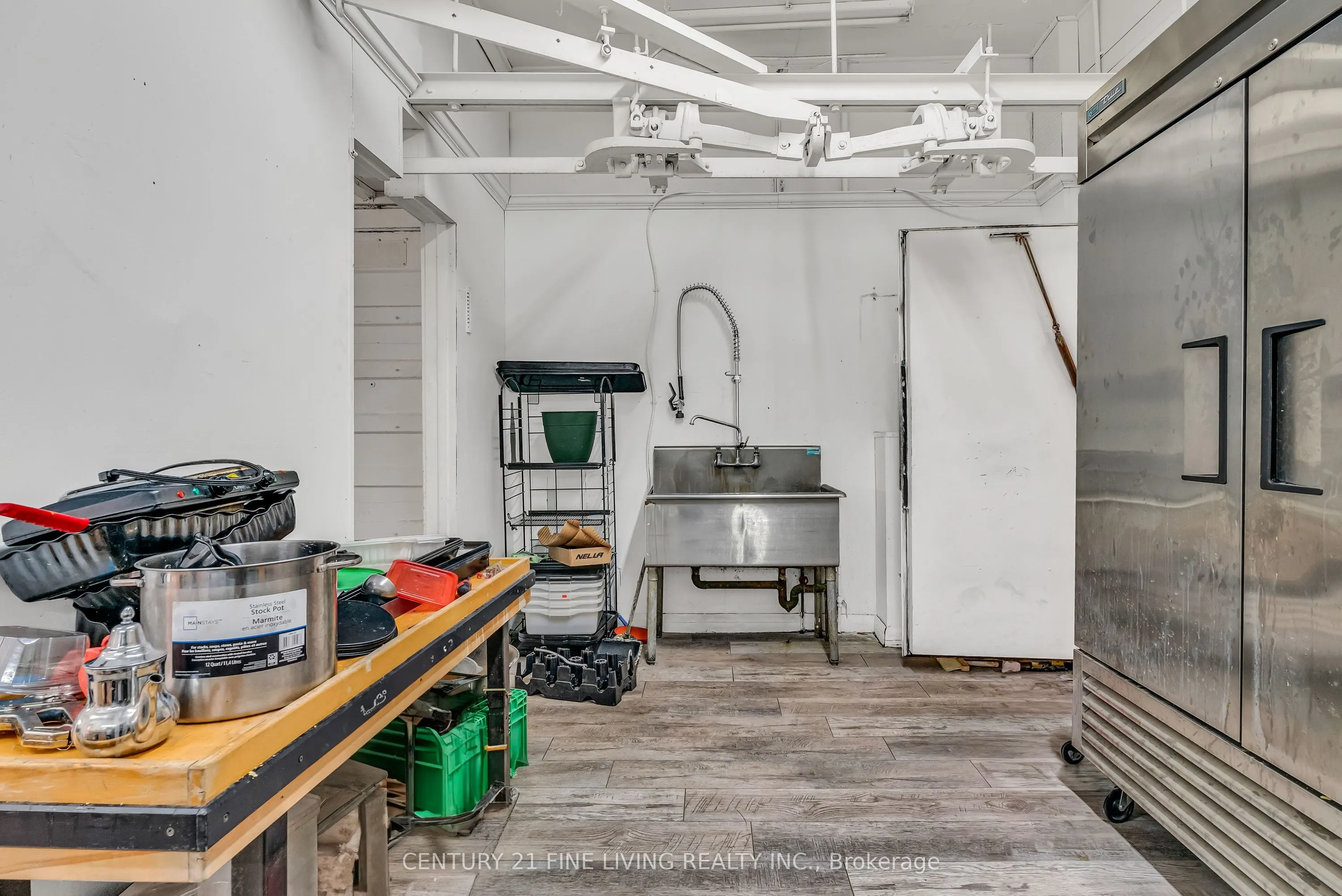 2863 Lake shore Boulevard W, #Main
