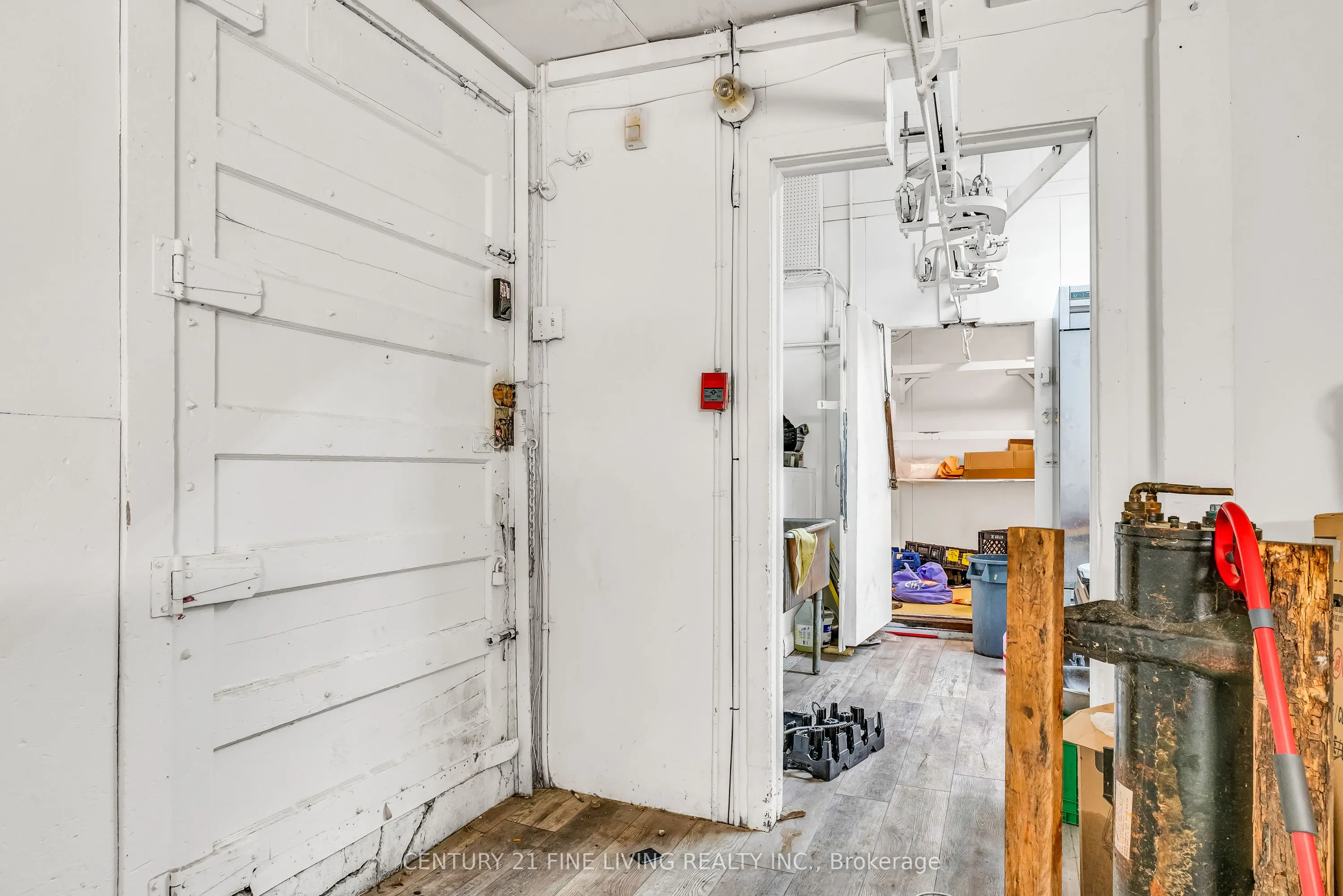 2863 Lake shore Boulevard W, #Main