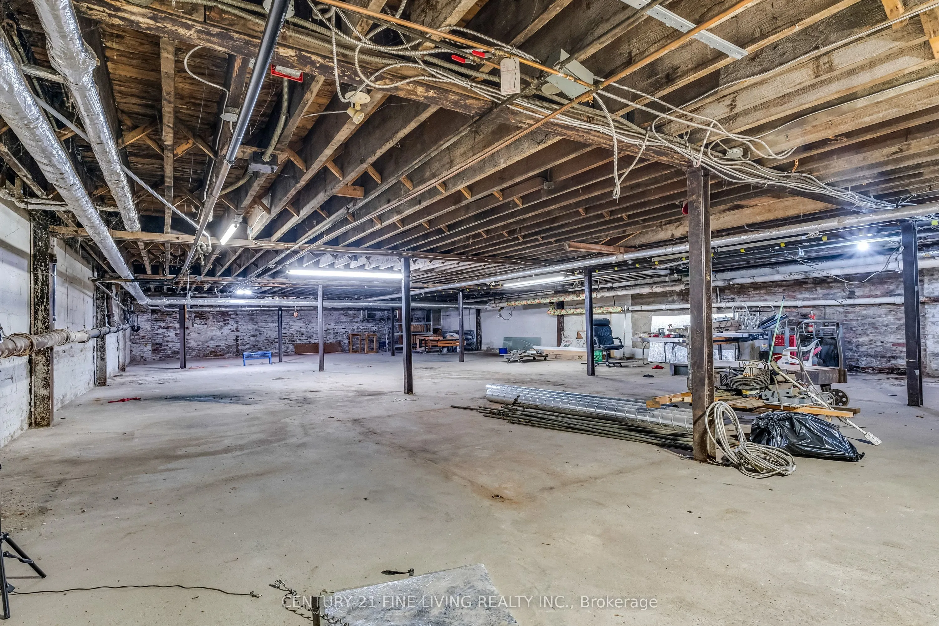 2863 Lake shore Boulevard W, #Main