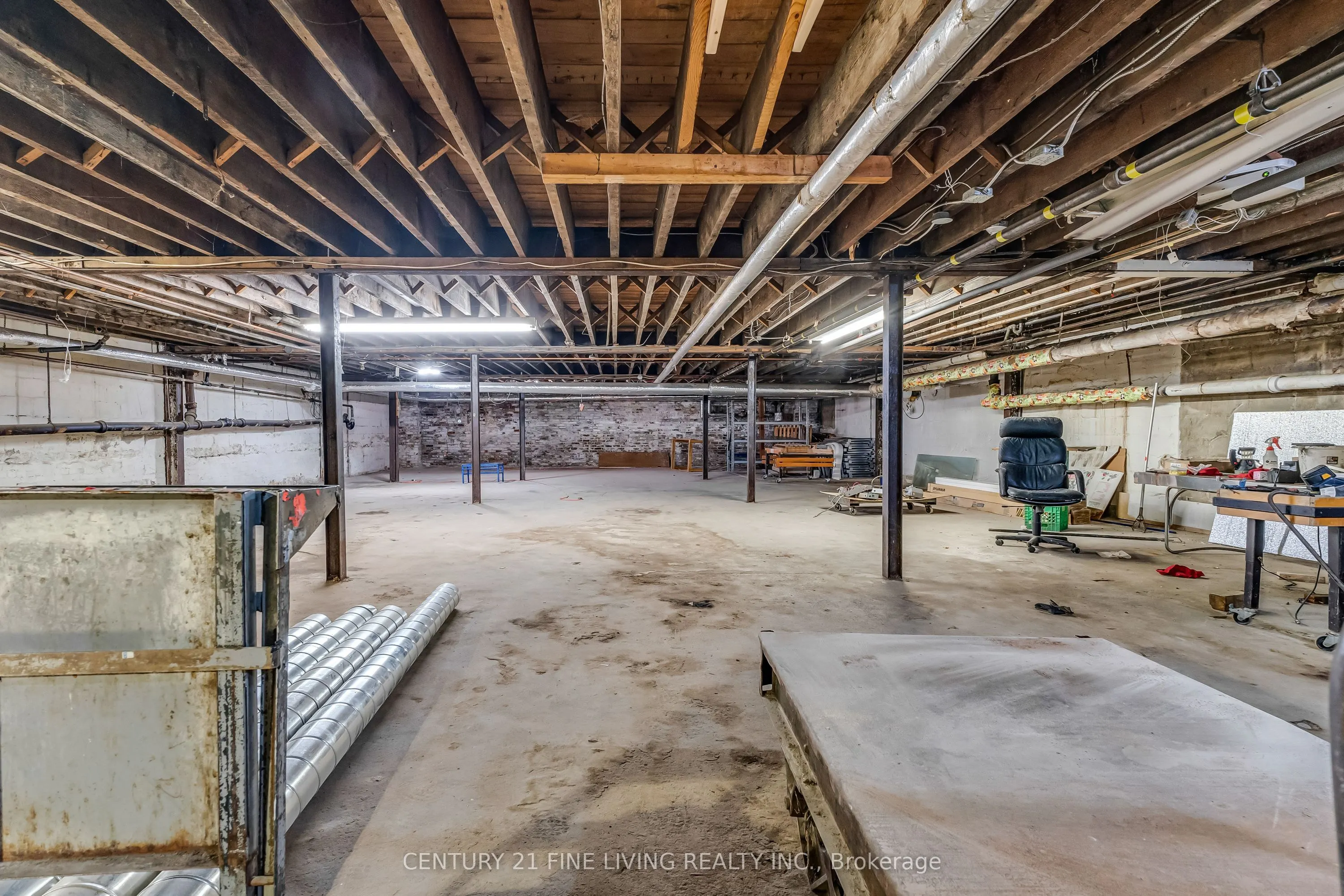 2863 Lake shore Boulevard W, #Main