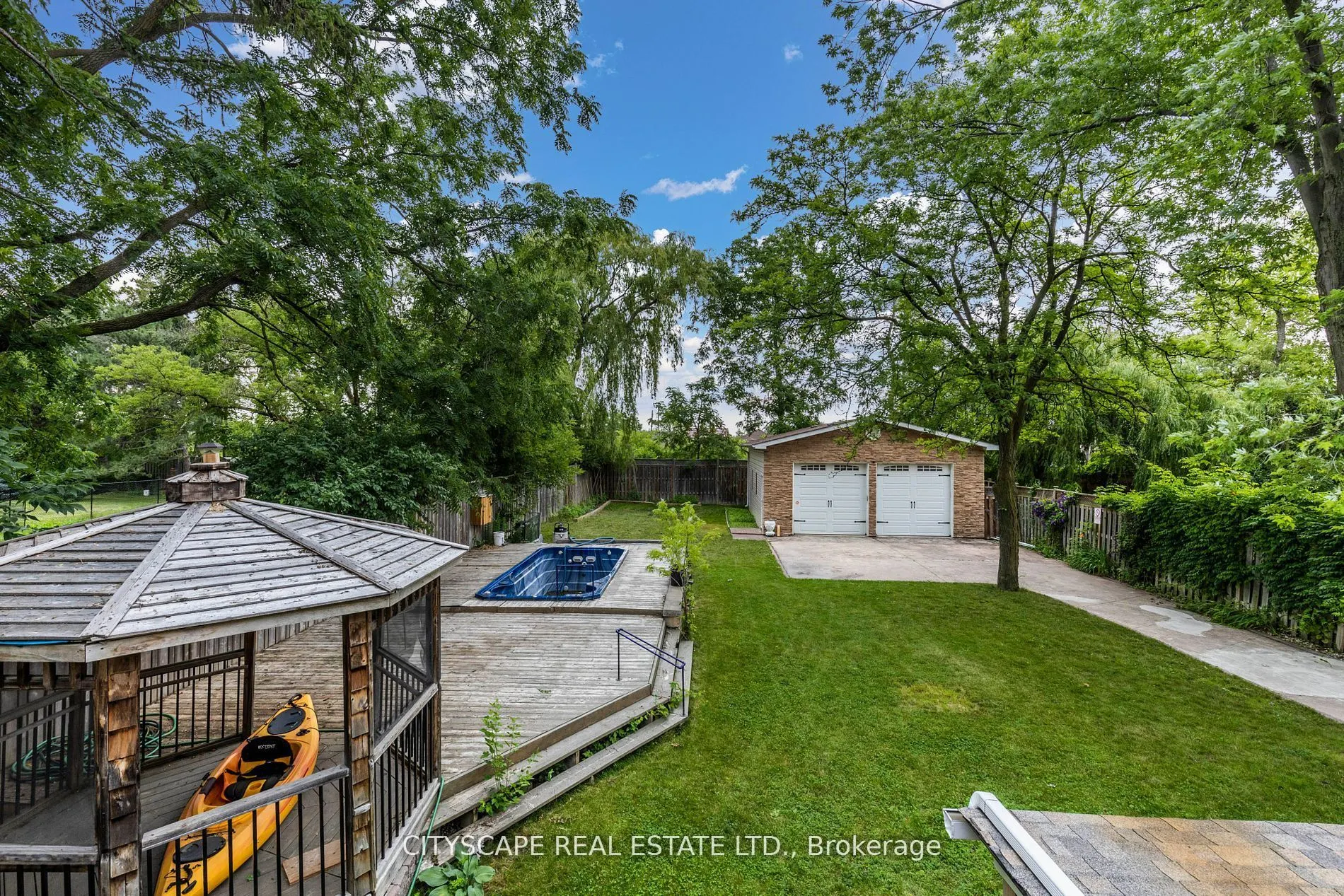 11 Brookside Drive