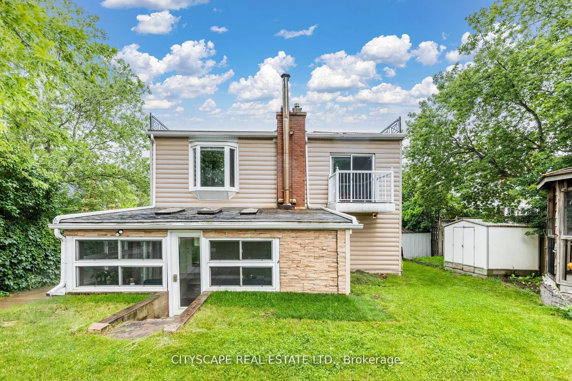 11 Brookside Drive