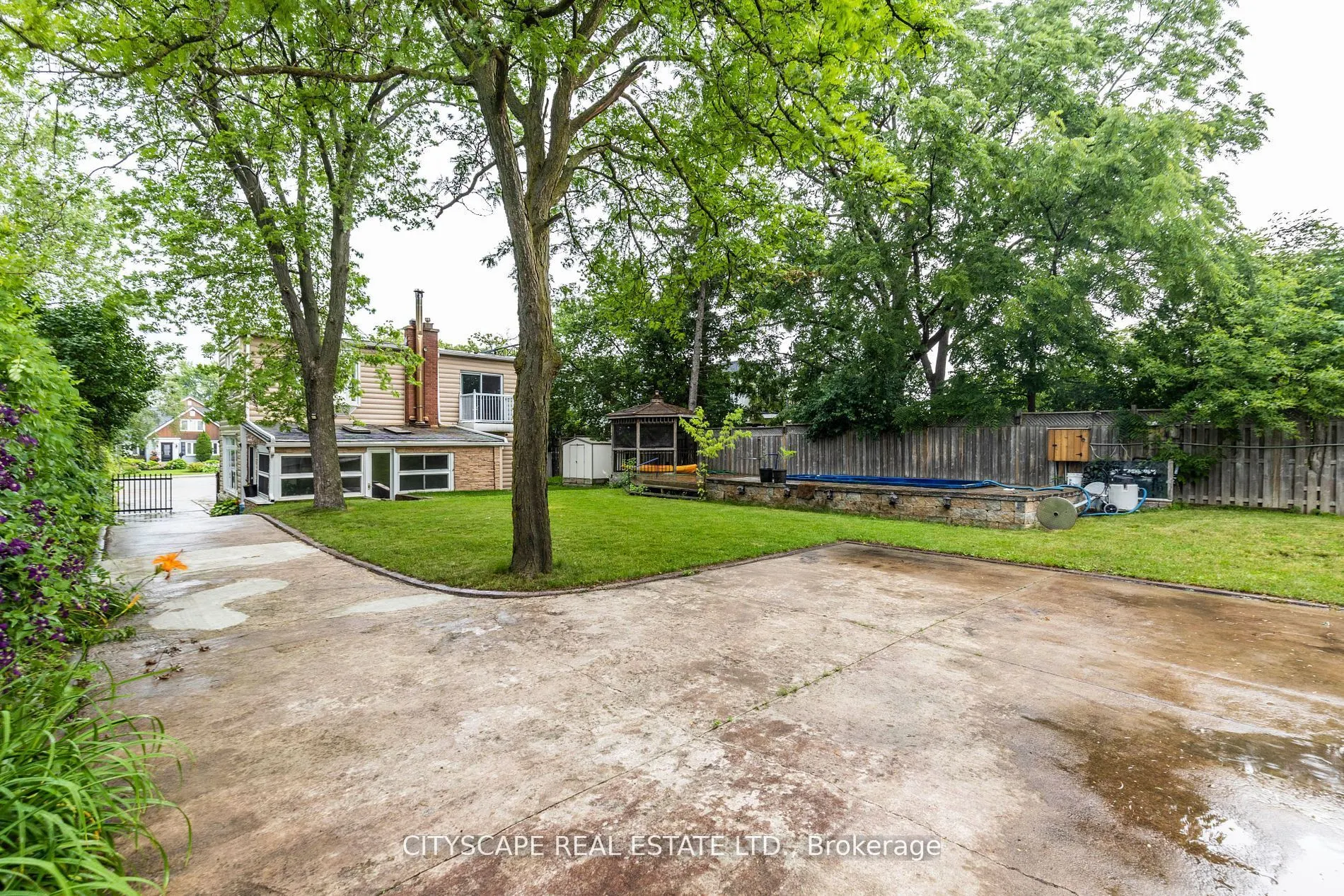 11 Brookside Drive