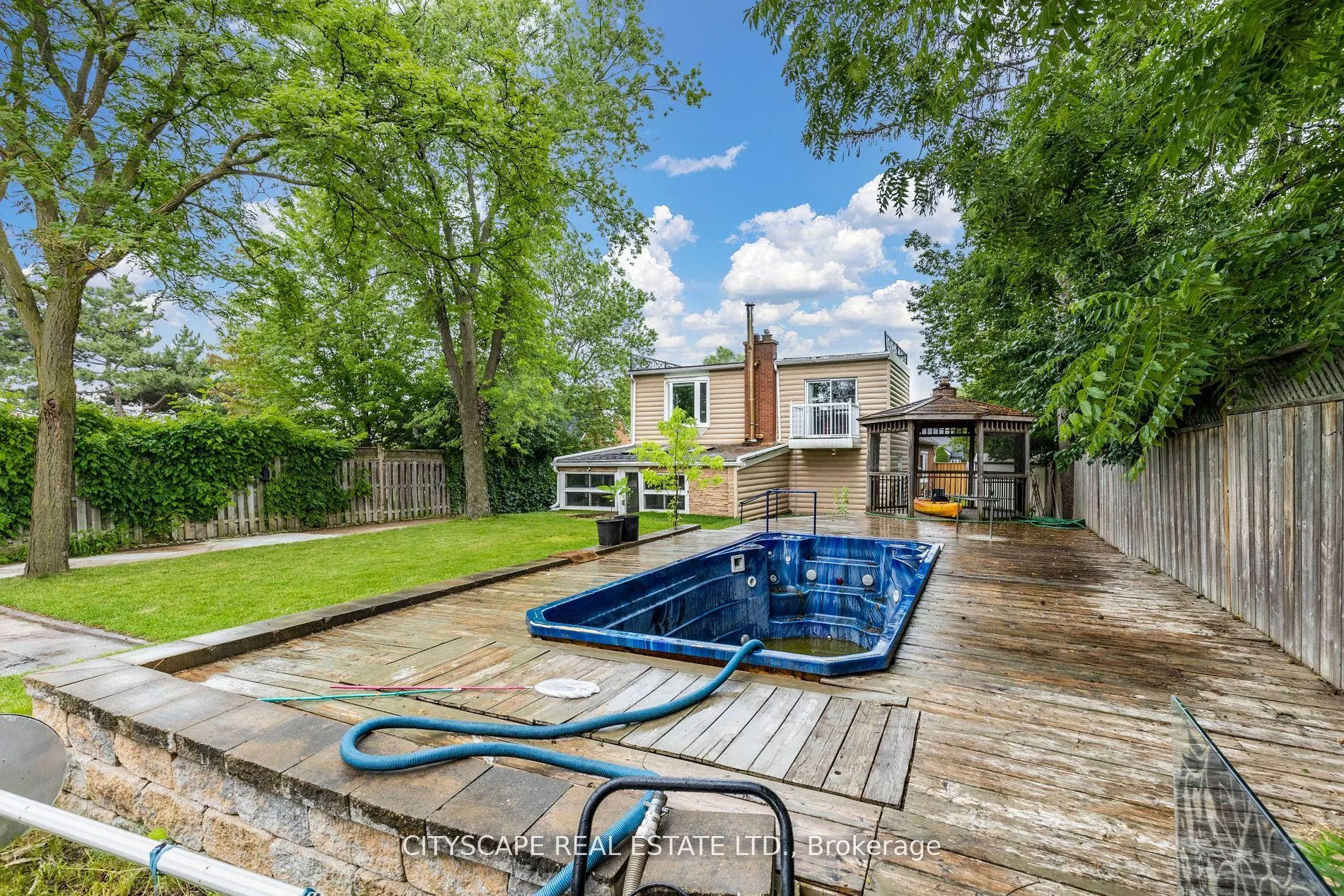 11 Brookside Drive