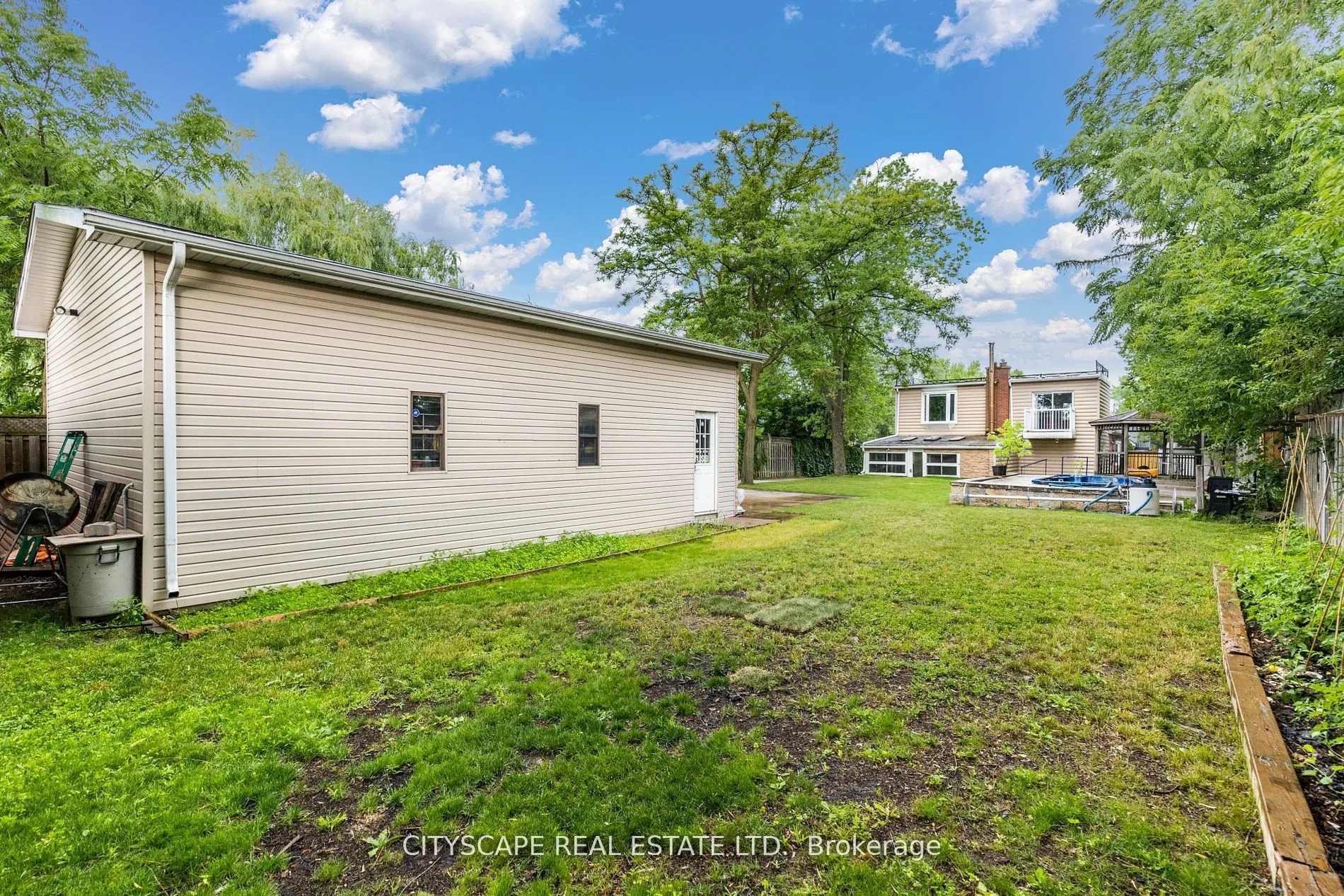 11 Brookside Drive