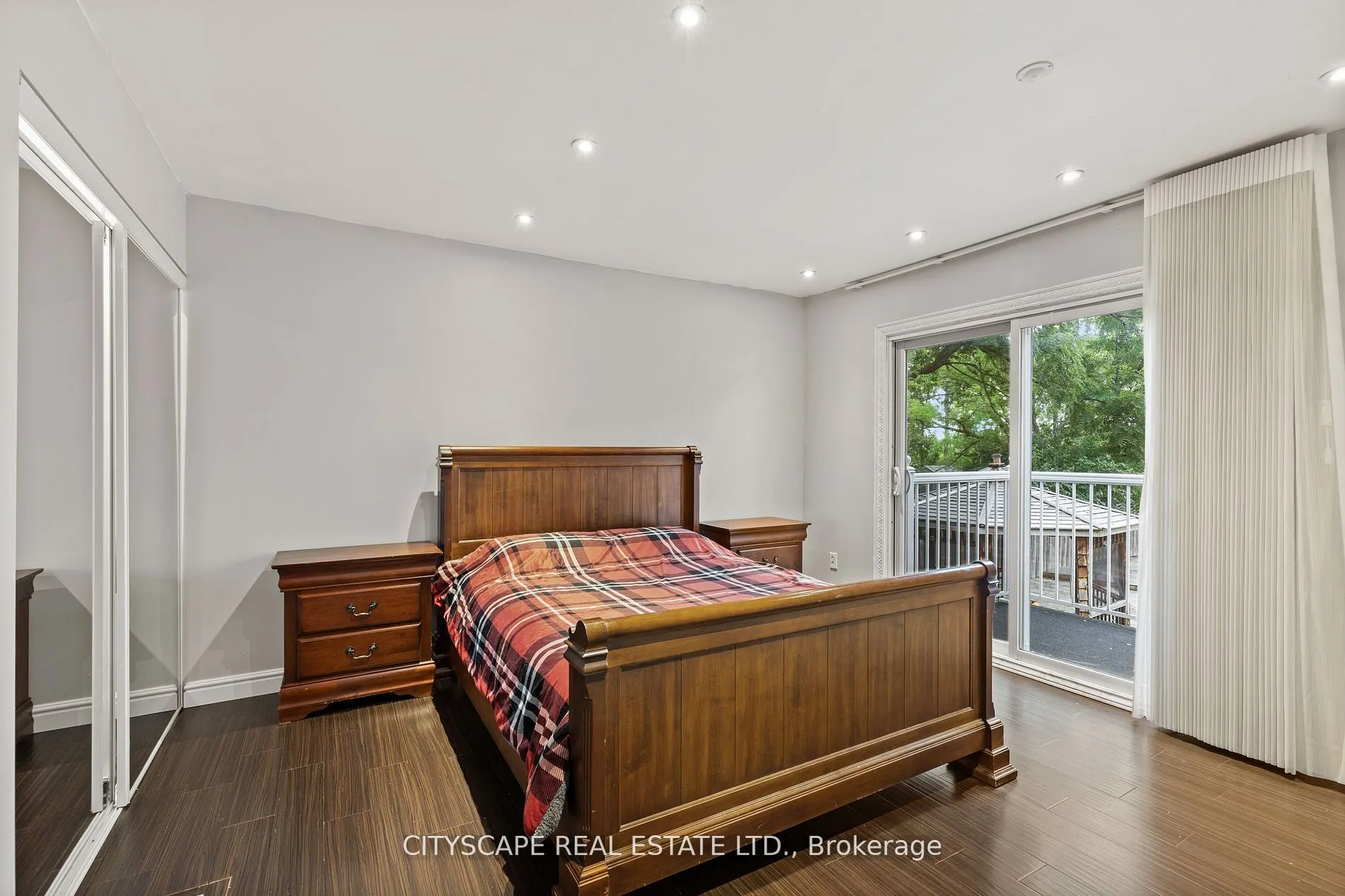 11 Brookside Drive