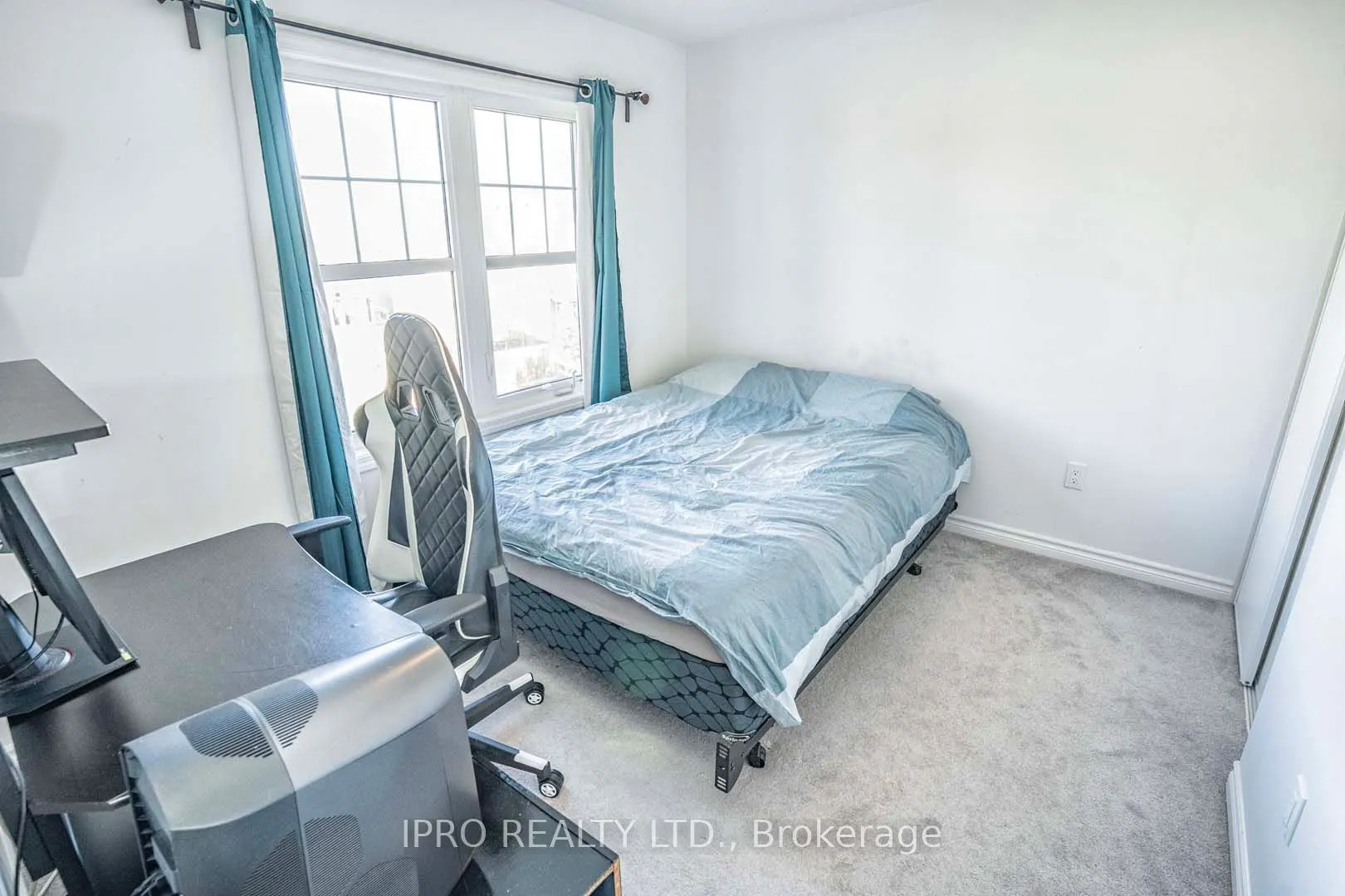 1541 Gainer Crescent