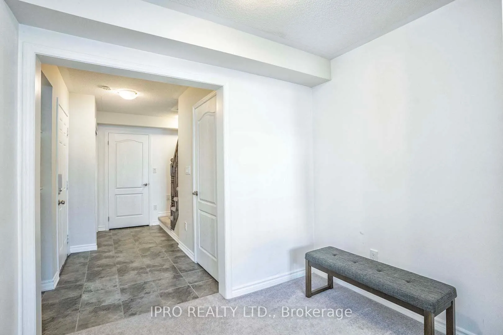1541 Gainer Crescent