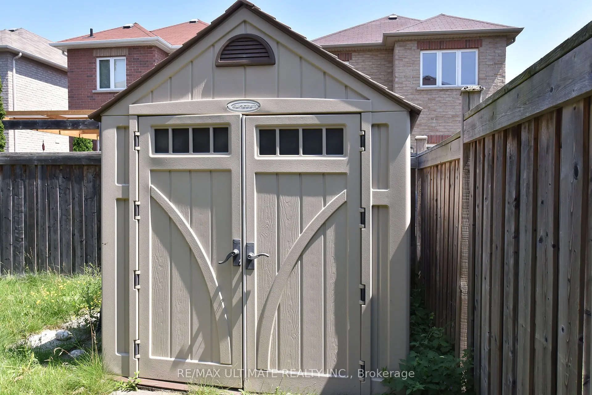 27 La Roche Avenue