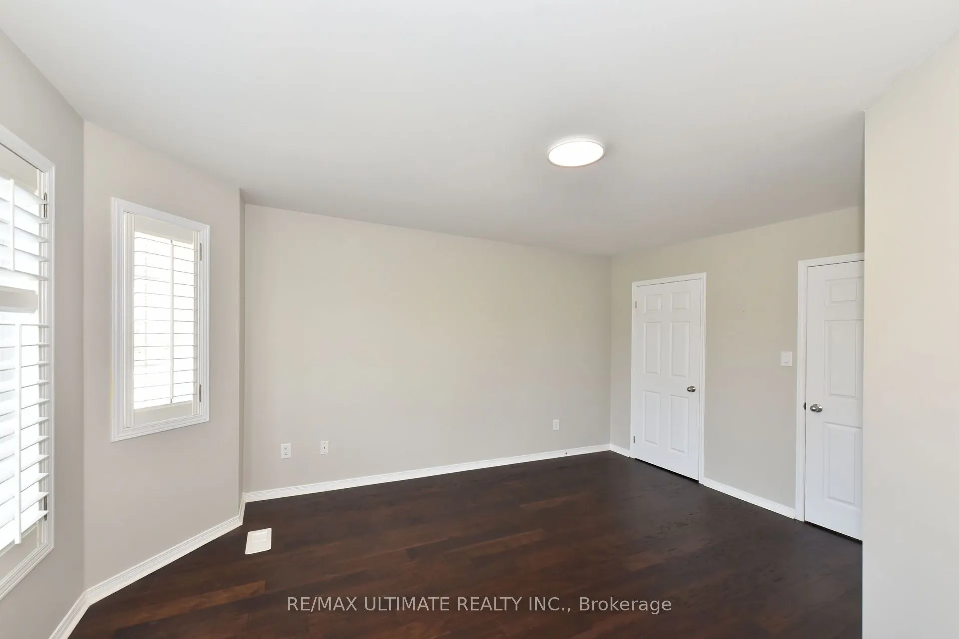 27 La Roche Avenue