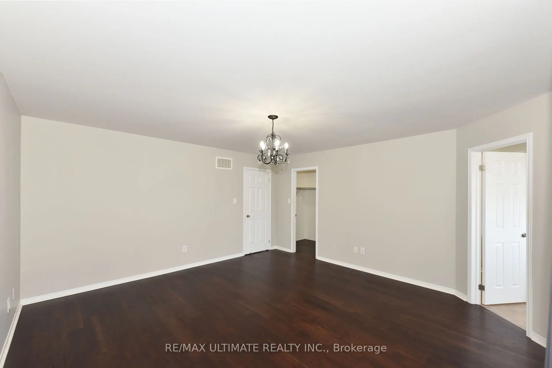 27 La Roche Avenue