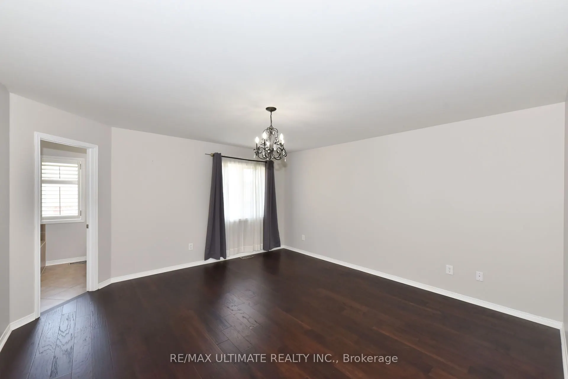 27 La Roche Avenue