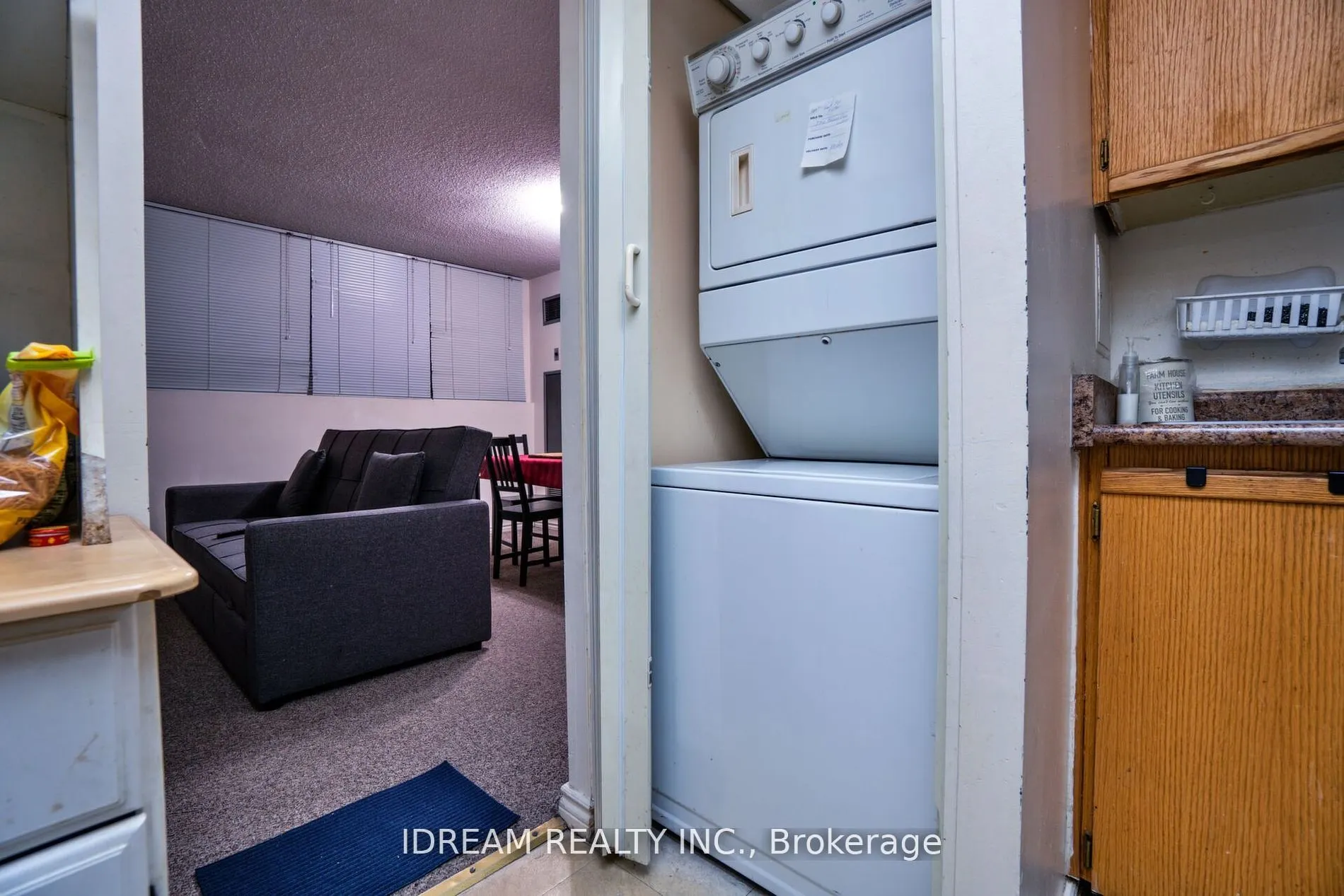 3700 Kaneff Crescent, #211
