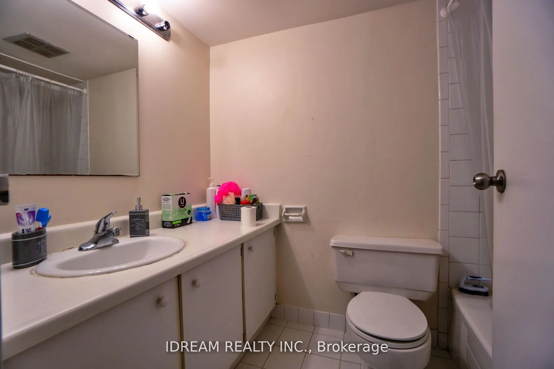 3700 Kaneff Crescent, #211