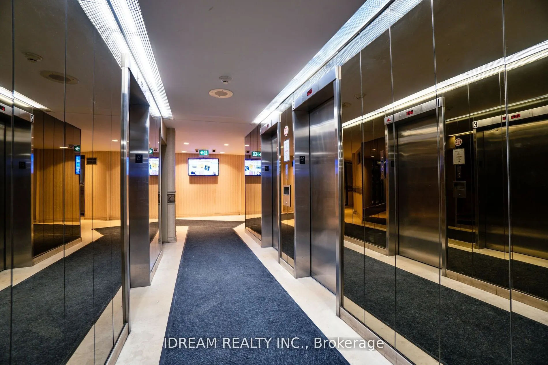 3700 Kaneff Crescent, #211
