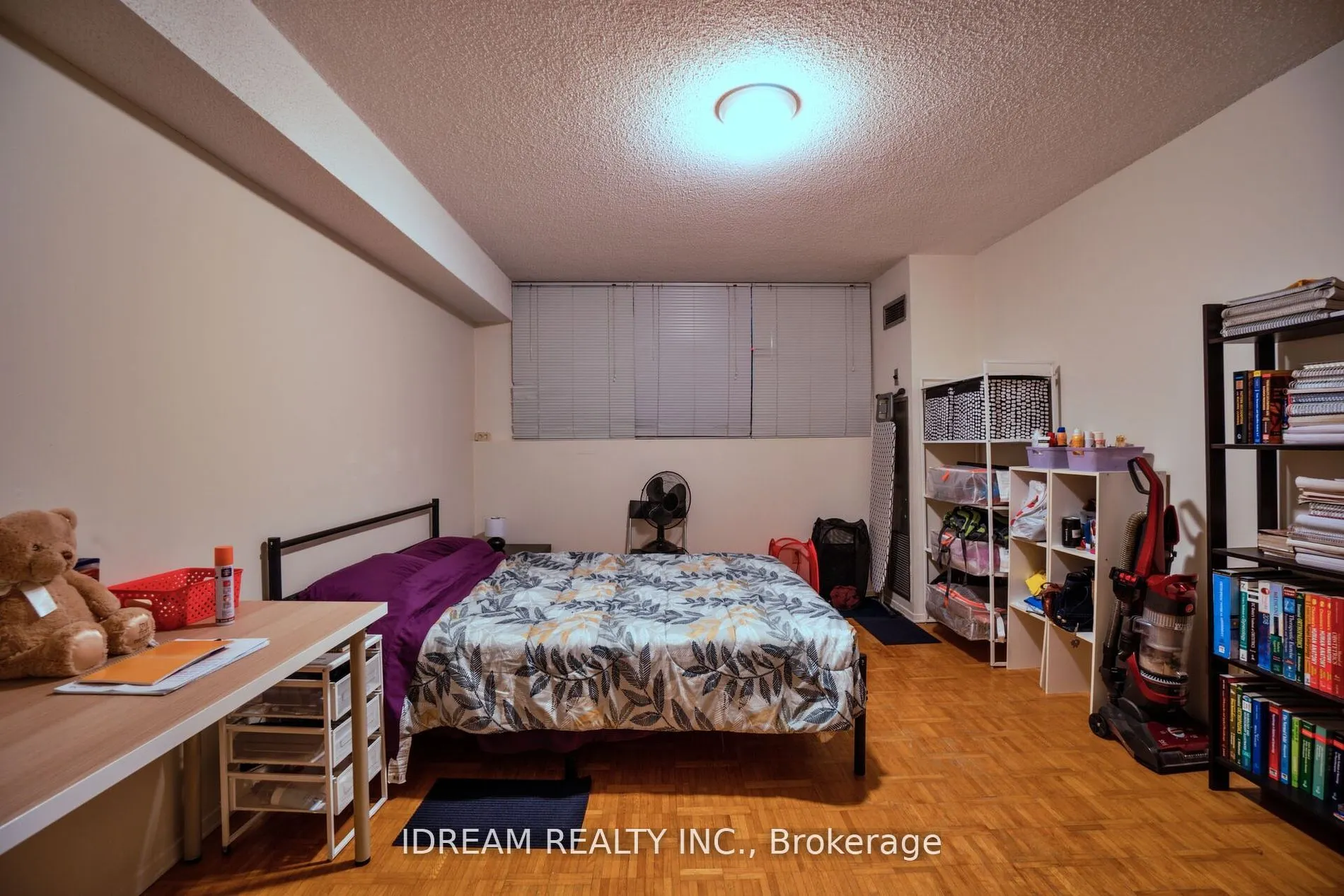3700 Kaneff Crescent, #211