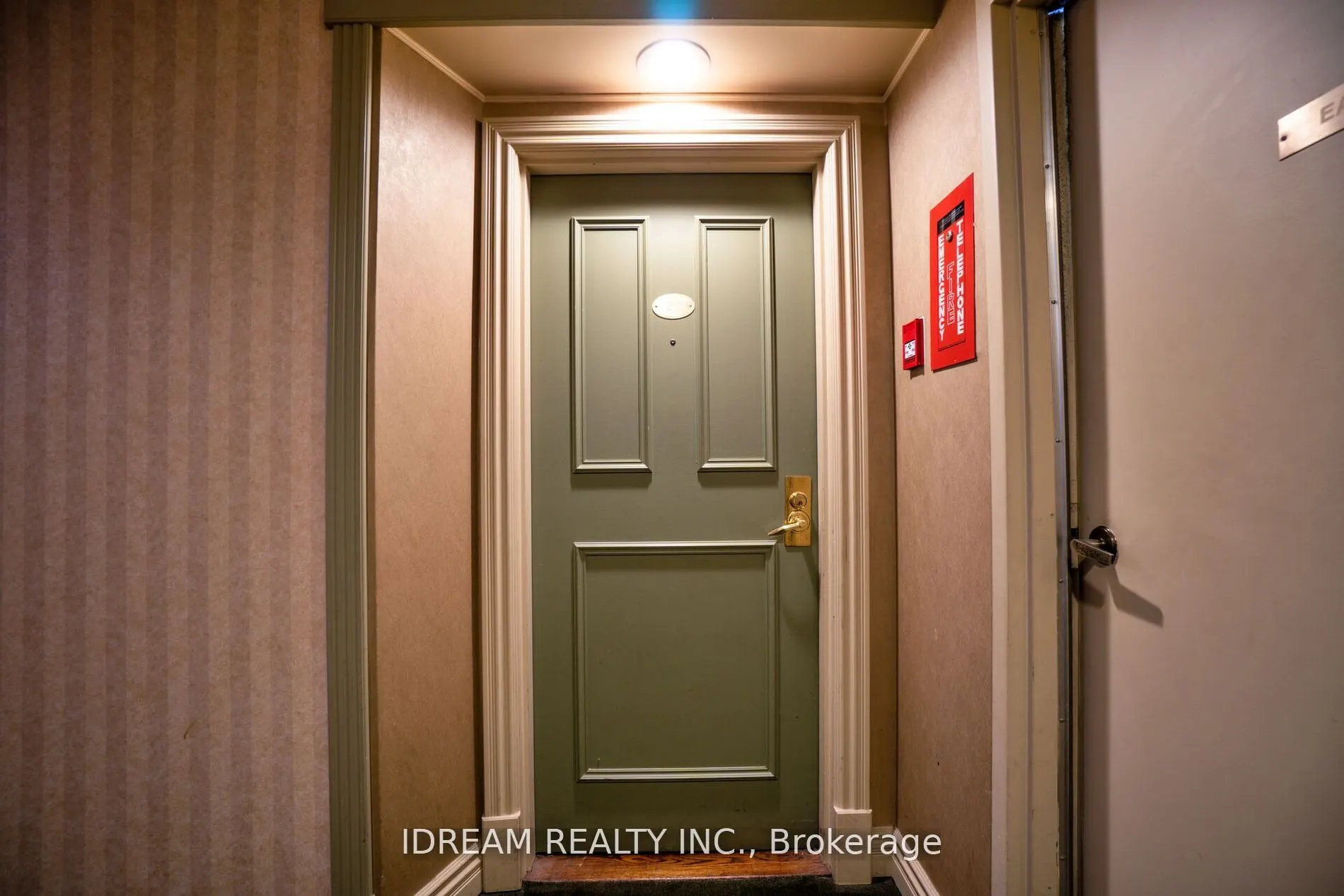 3700 Kaneff Crescent, #211