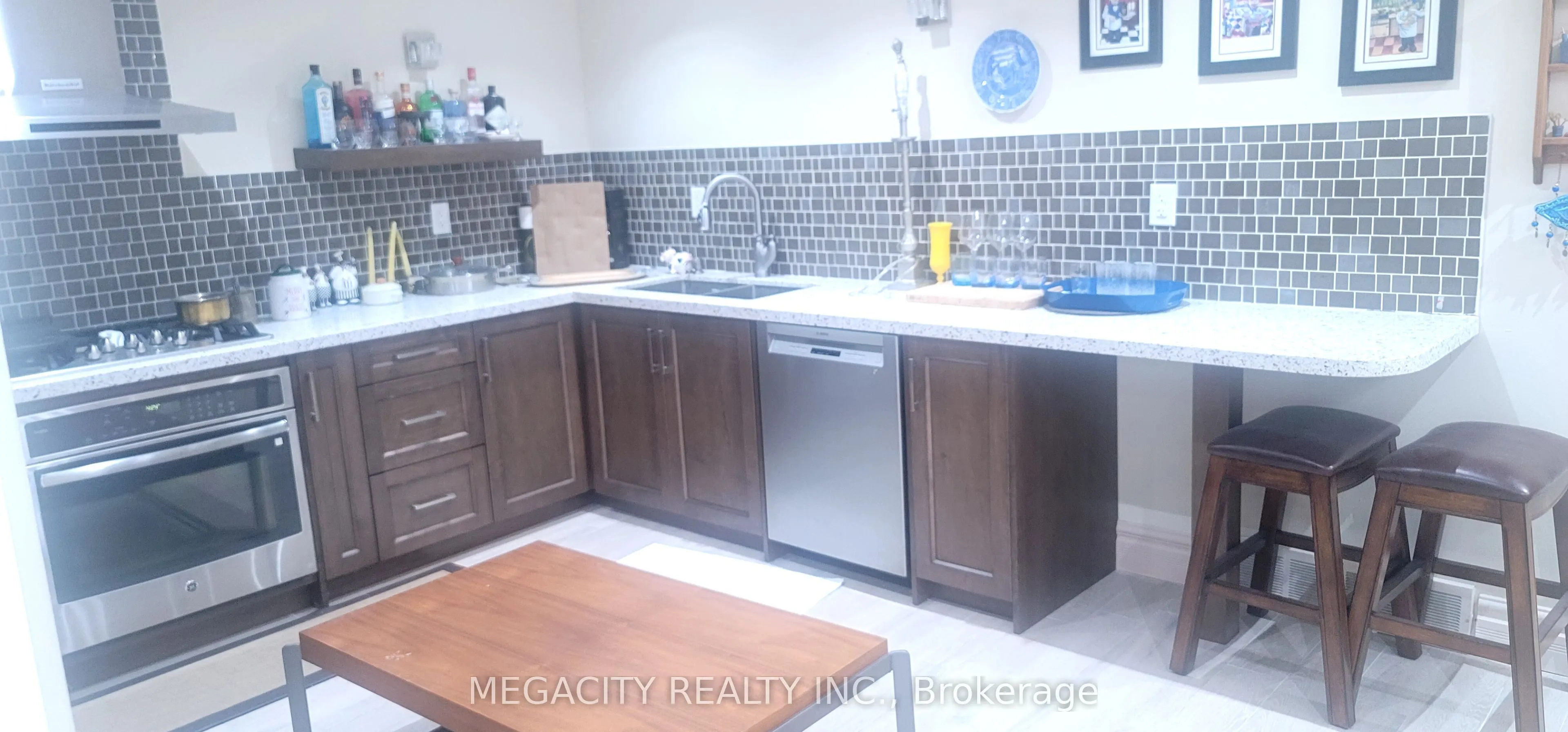 155 Meadowland Crescent
