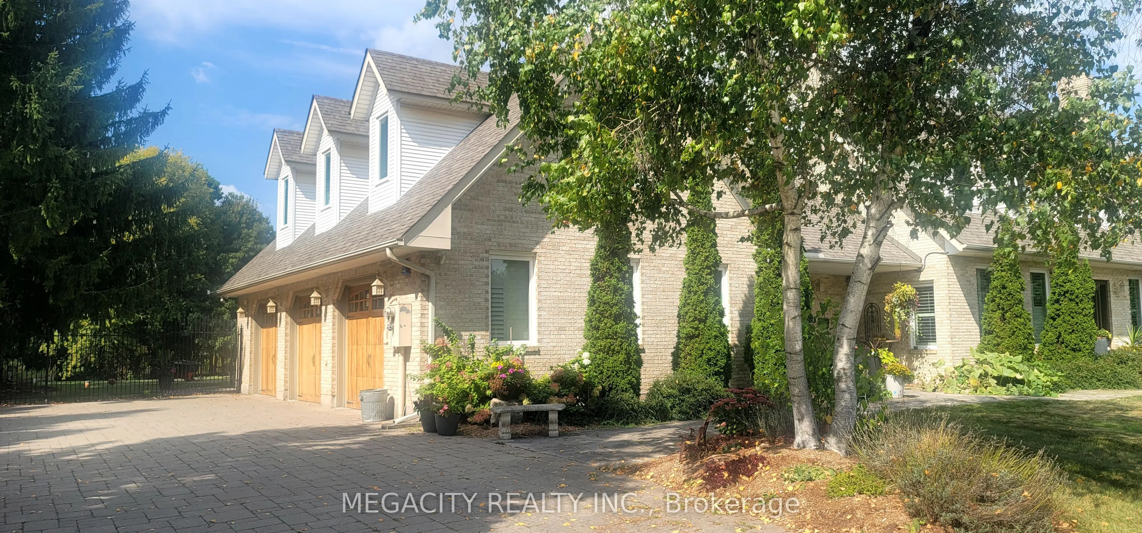 155 Meadowland Crescent