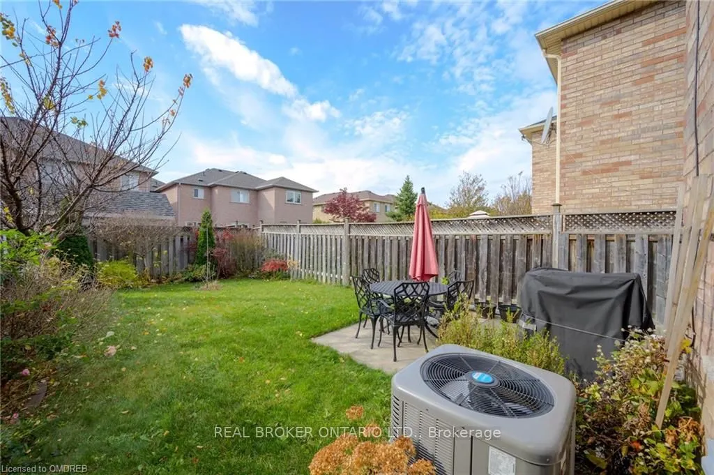 2493 Newcastle Crescent
