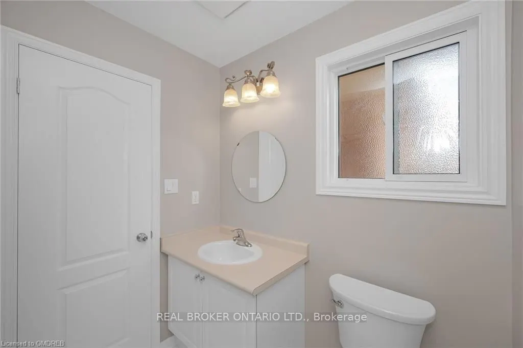 2493 Newcastle Crescent