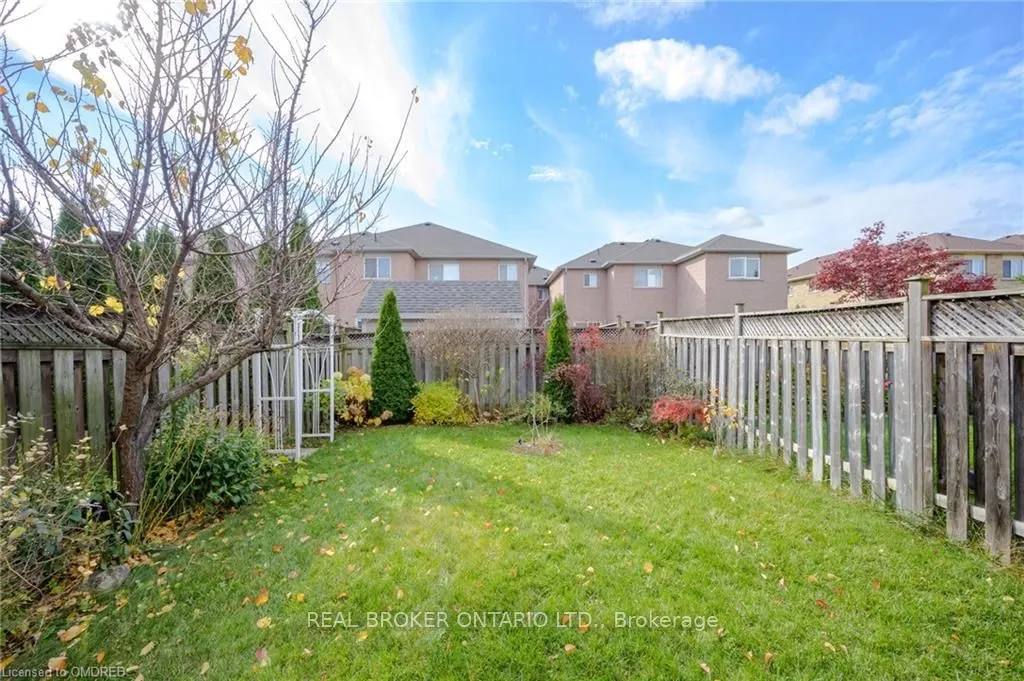 2493 Newcastle Crescent