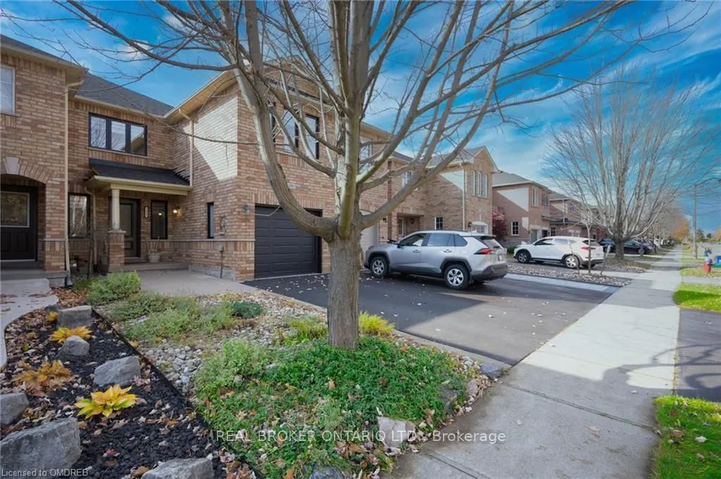 2493 Newcastle Crescent