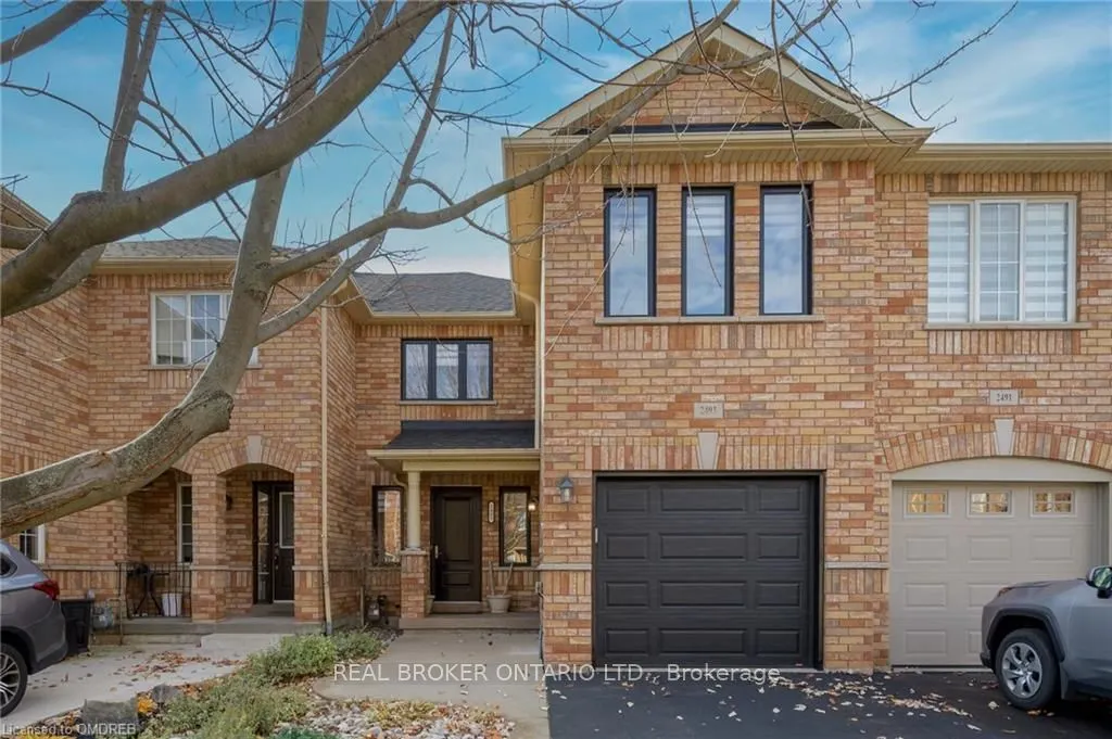 2493 Newcastle Crescent