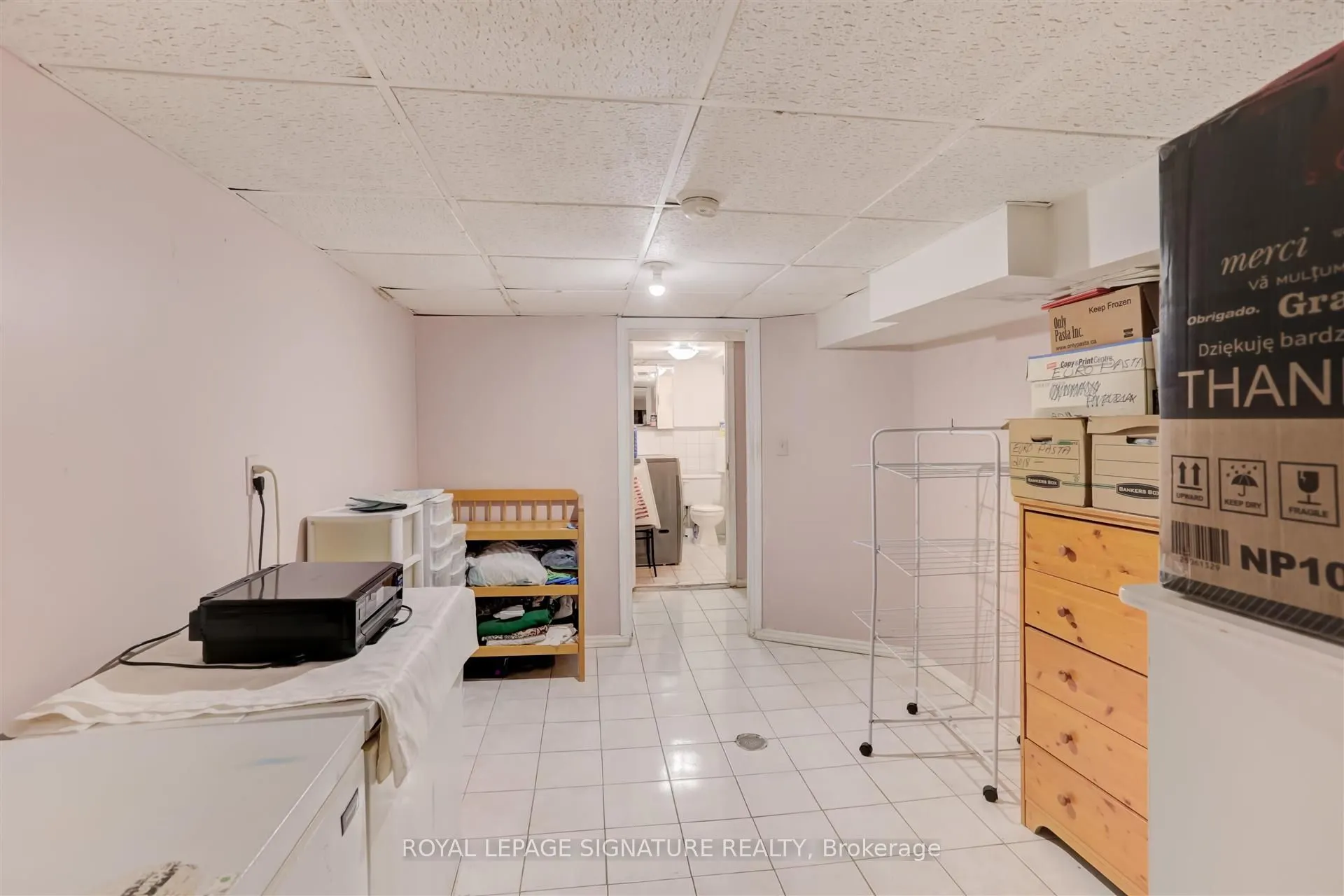 3142 Dundas Street W