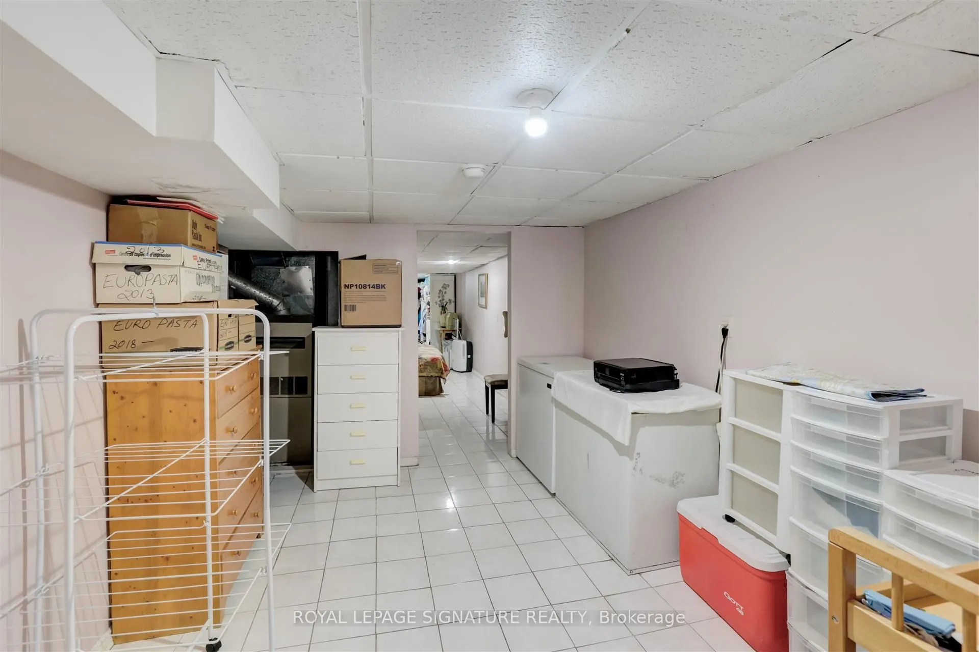 3142 Dundas Street W