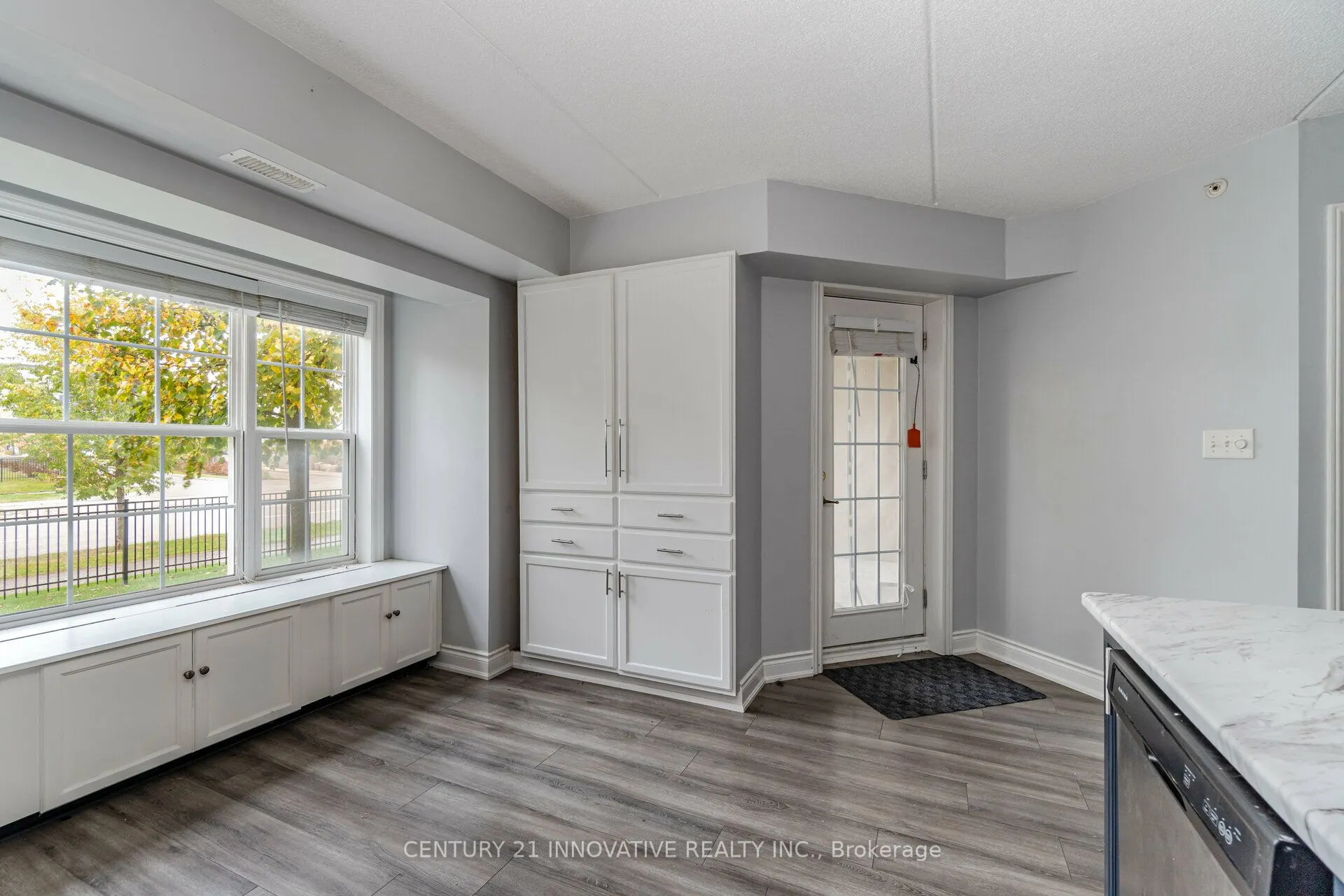 1491 Maple Avenue, #111