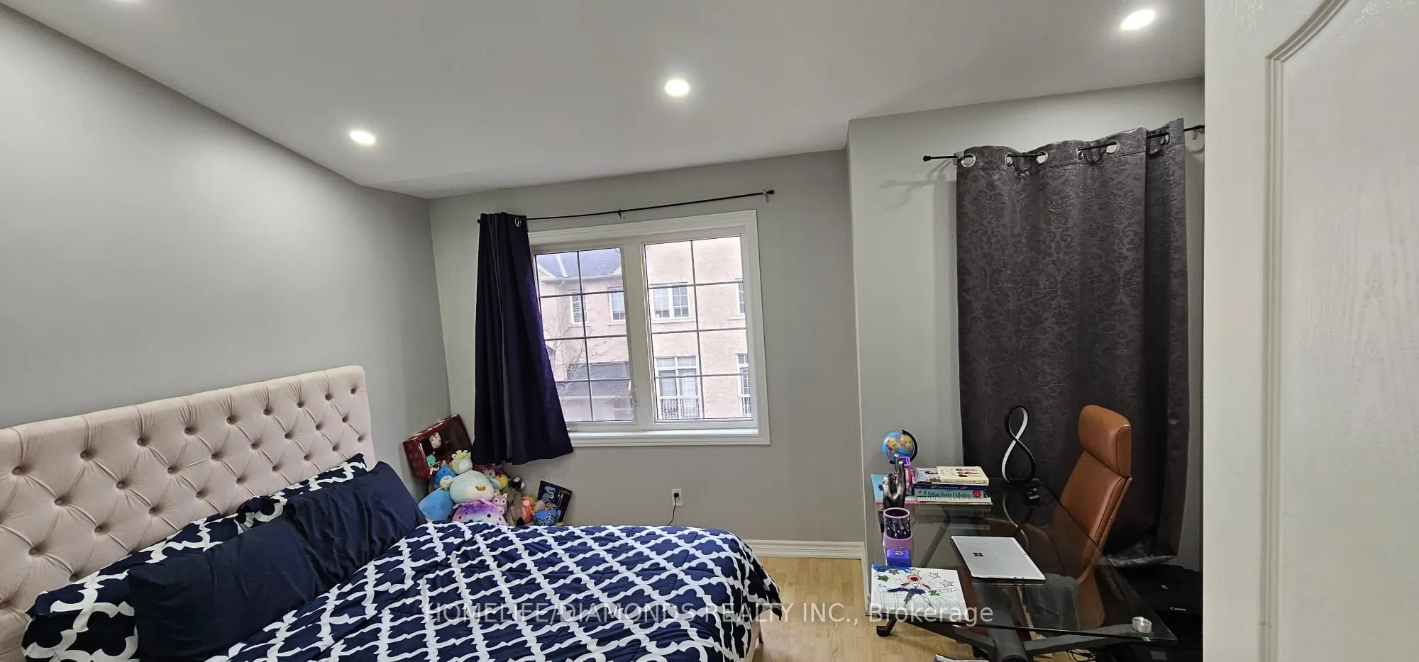 16 Piggott Mews