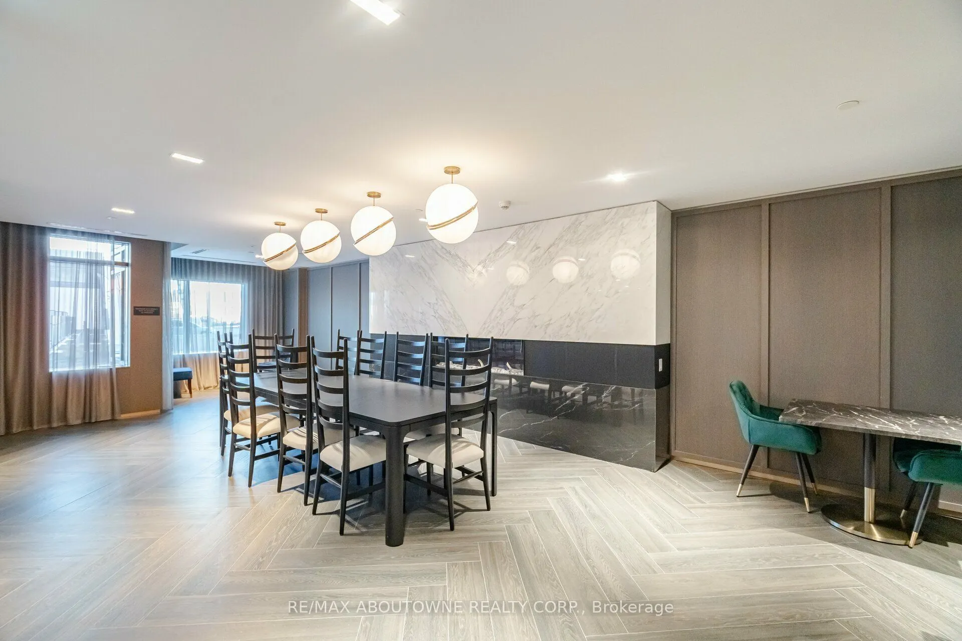 395 Dundas Street W, #105