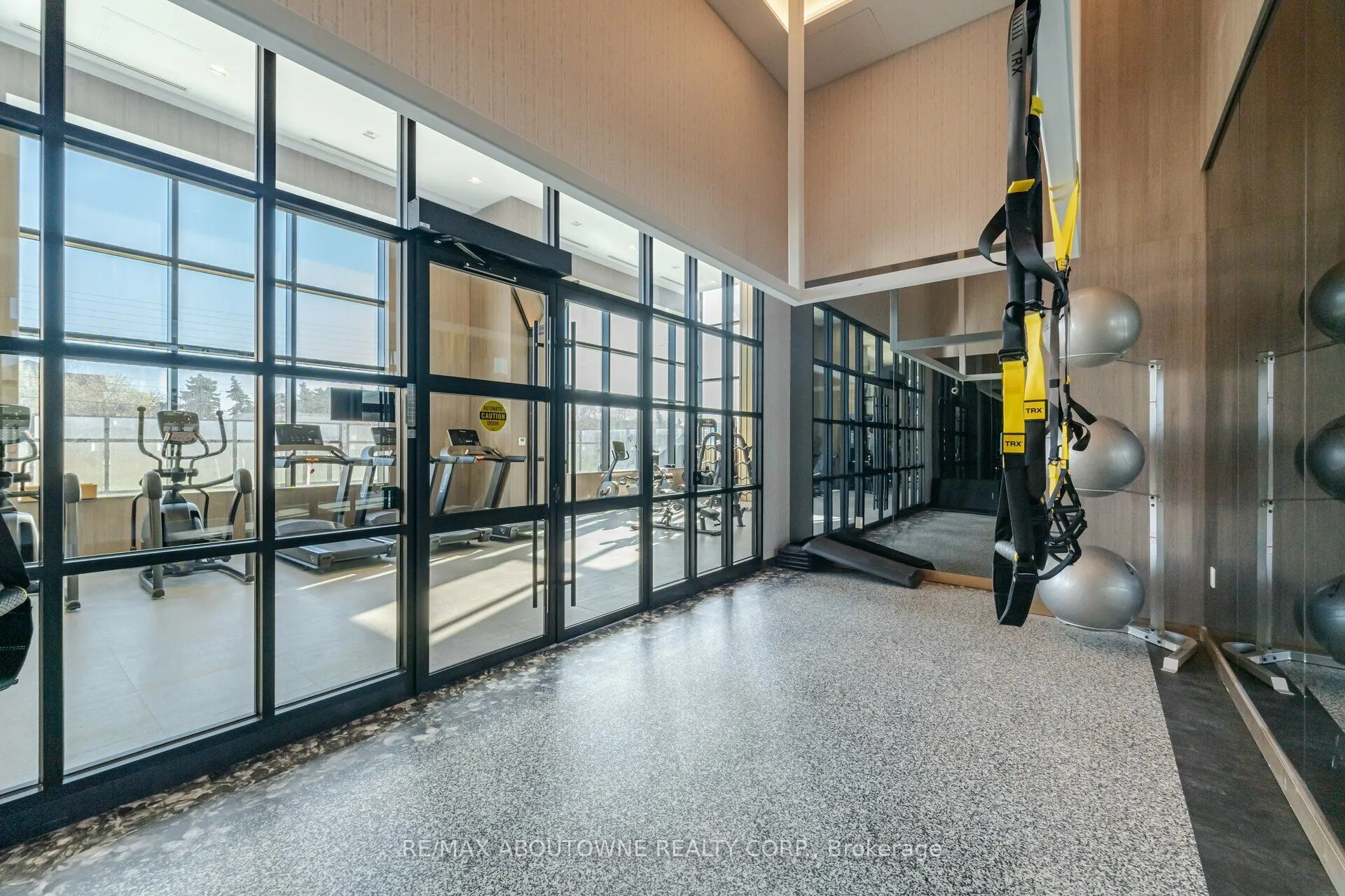 395 Dundas Street W, #105