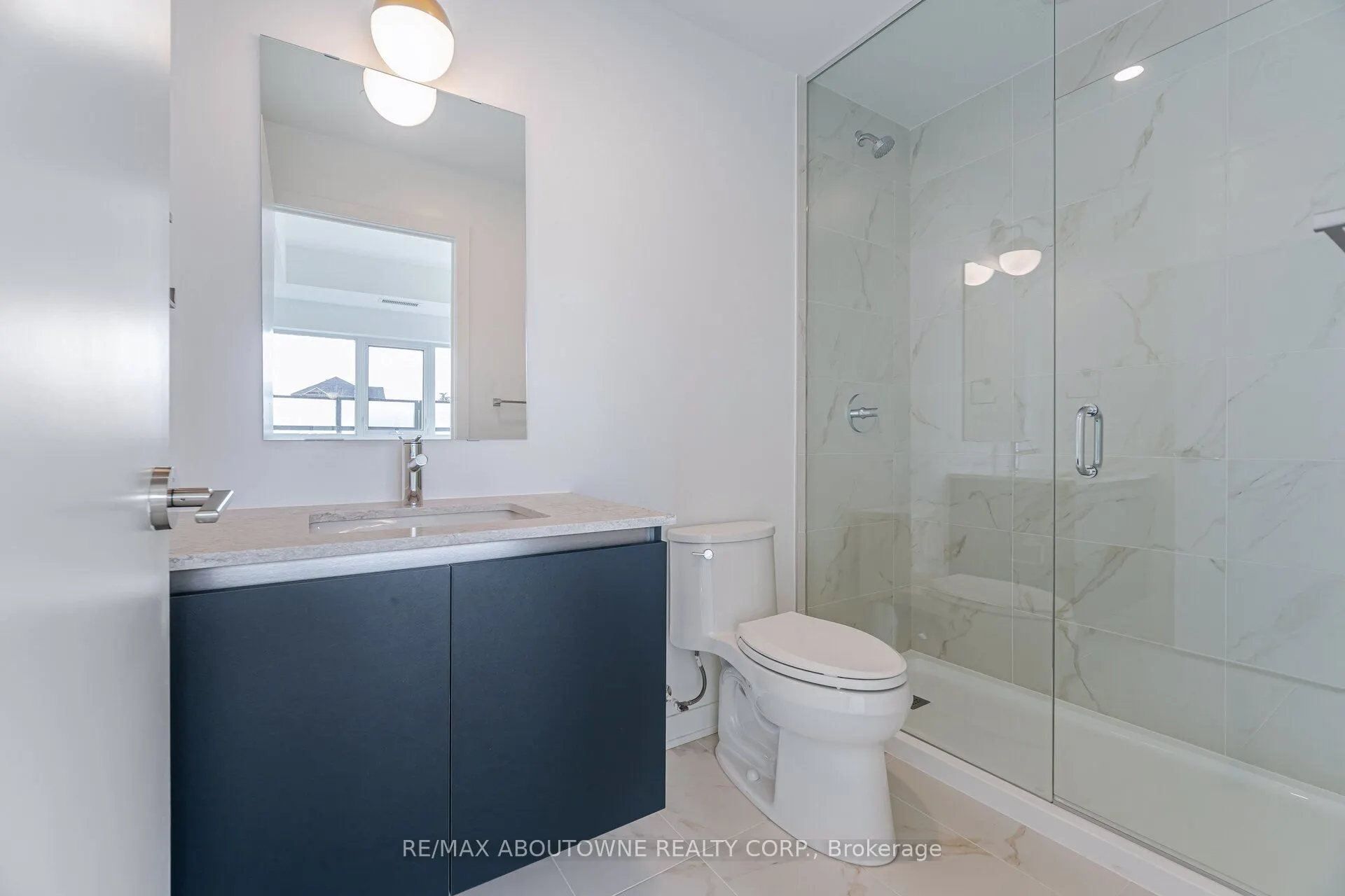 395 Dundas Street W, #105