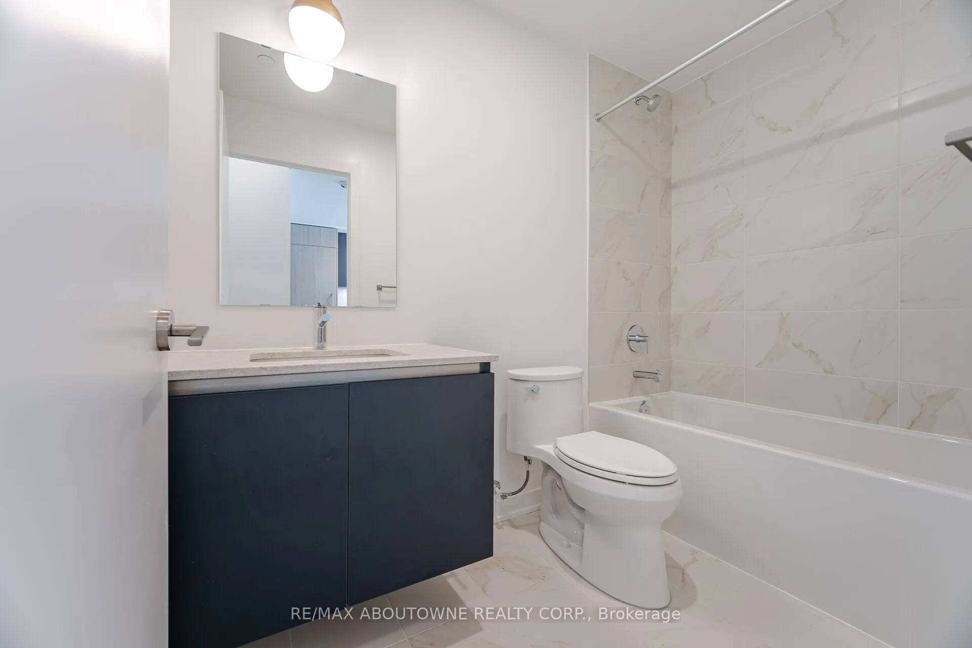 395 Dundas Street W, #105