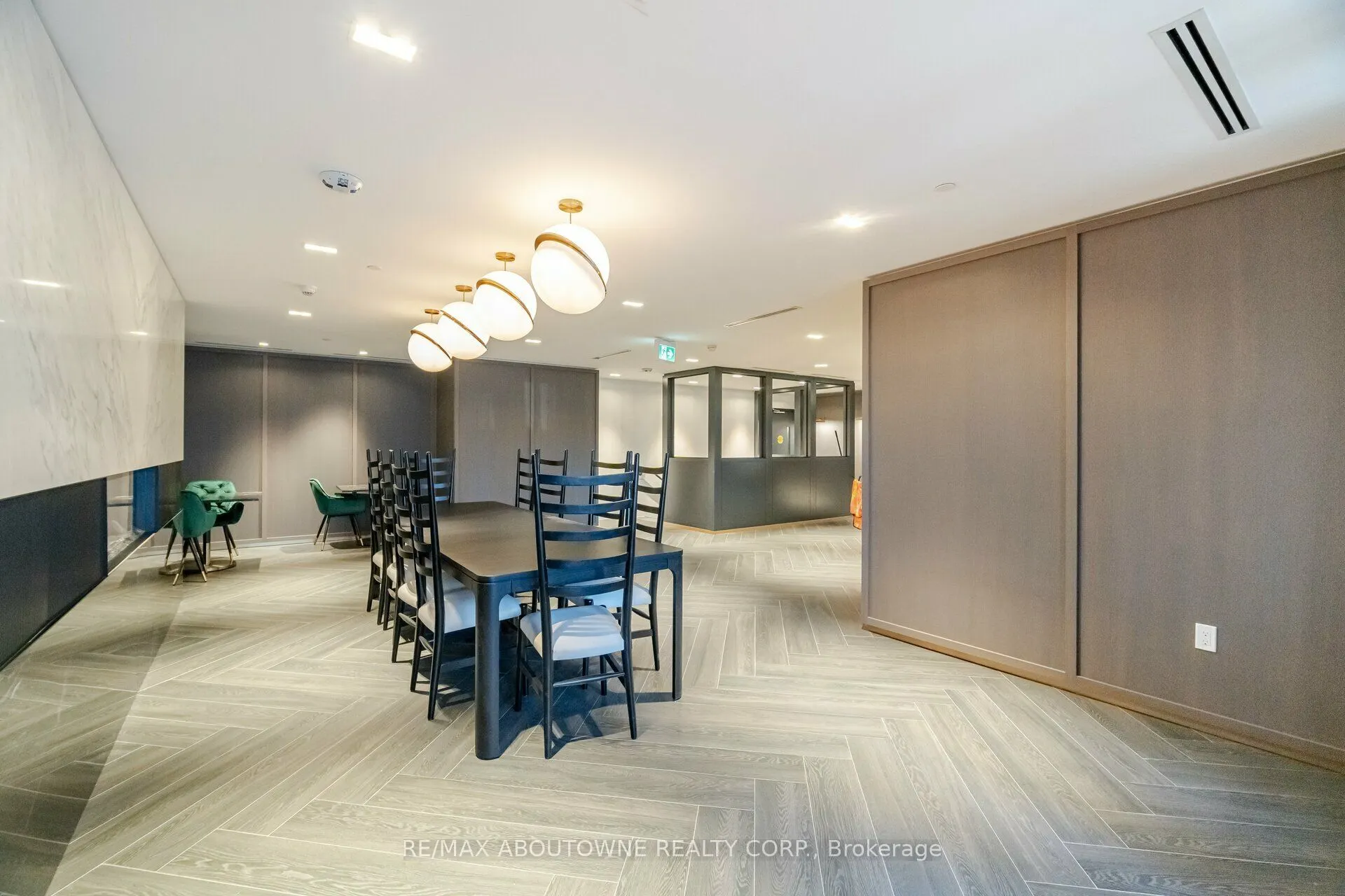 395 Dundas Street W, #105