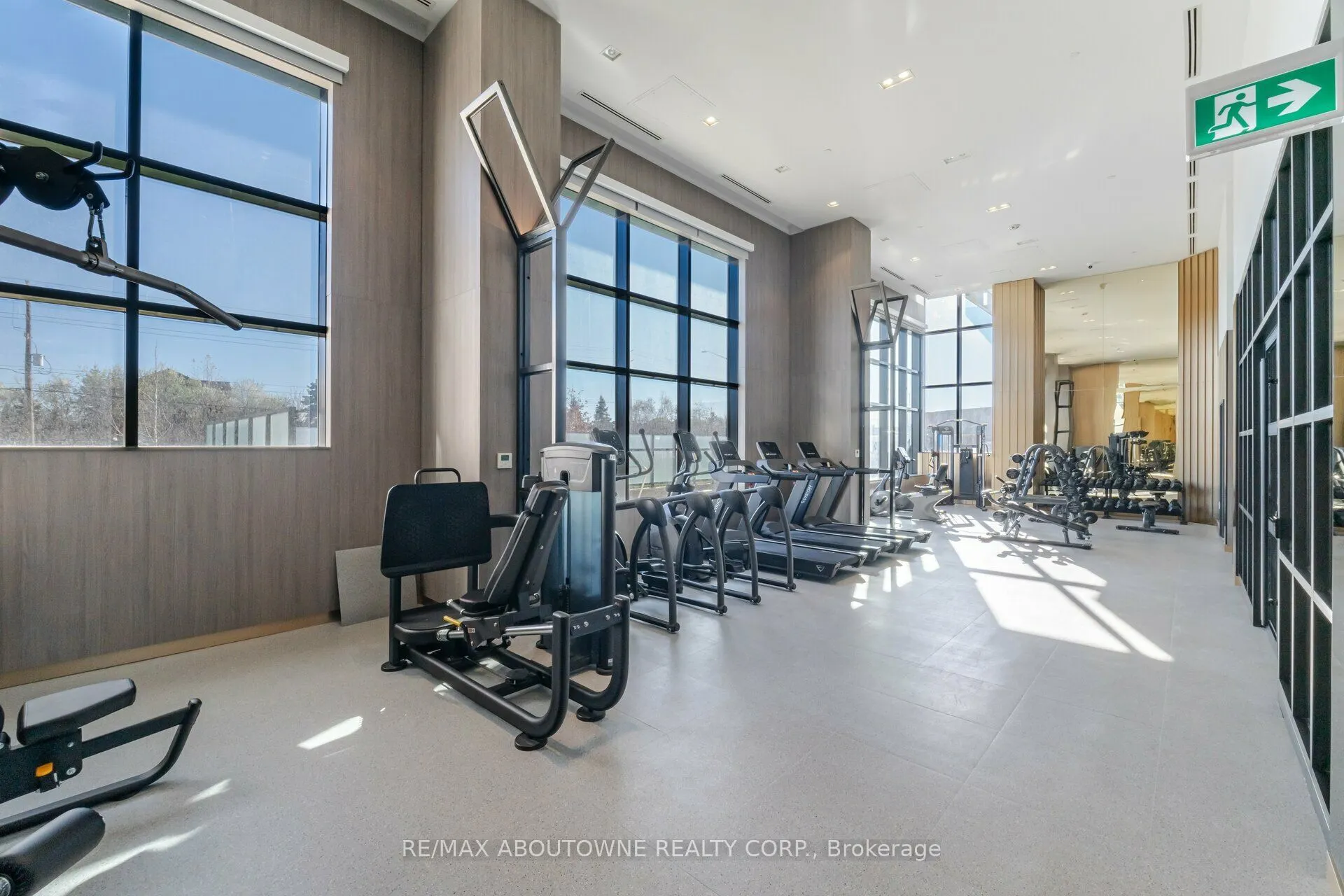 395 Dundas Street W, #105