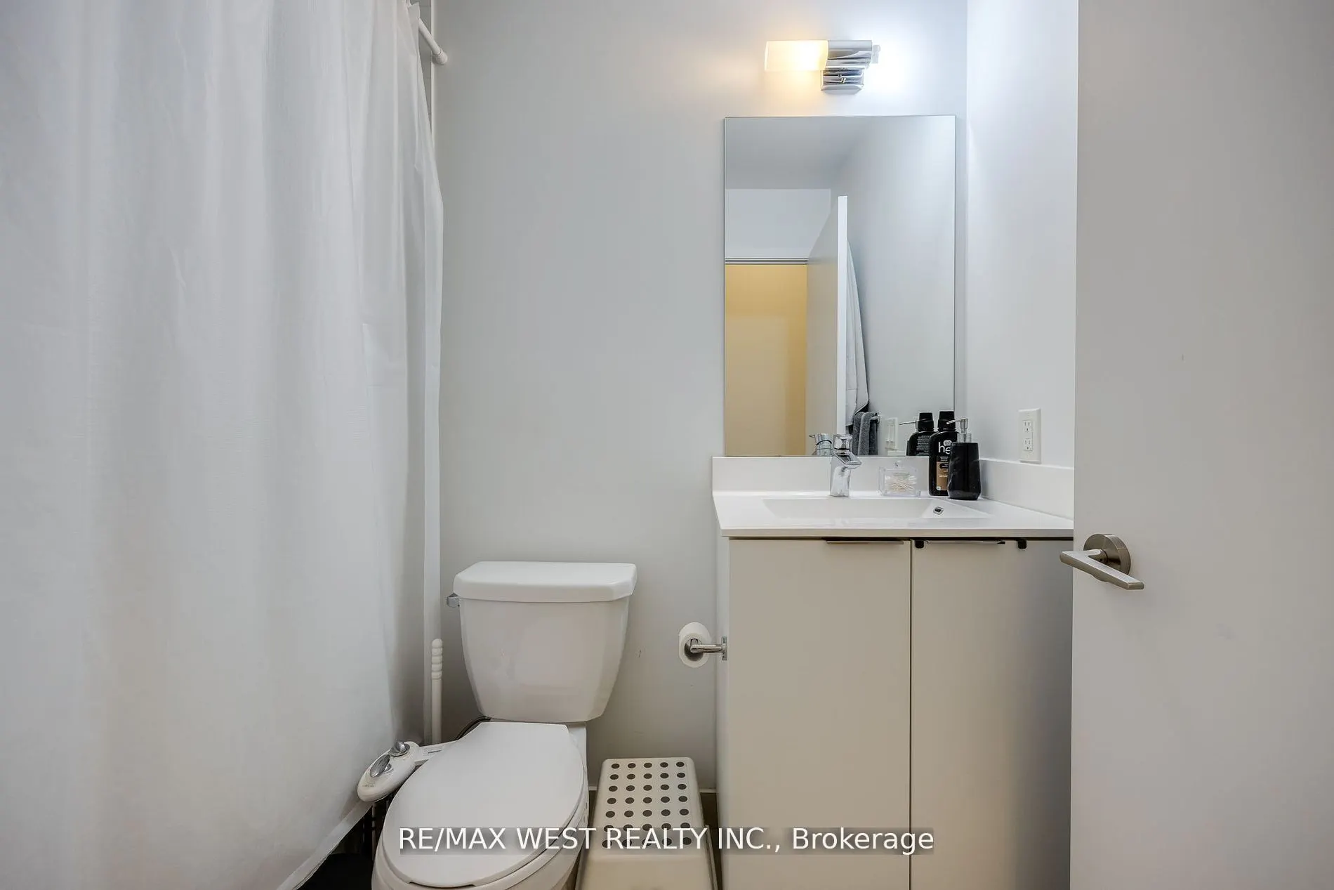 20 Shore Breeze Drive, #702