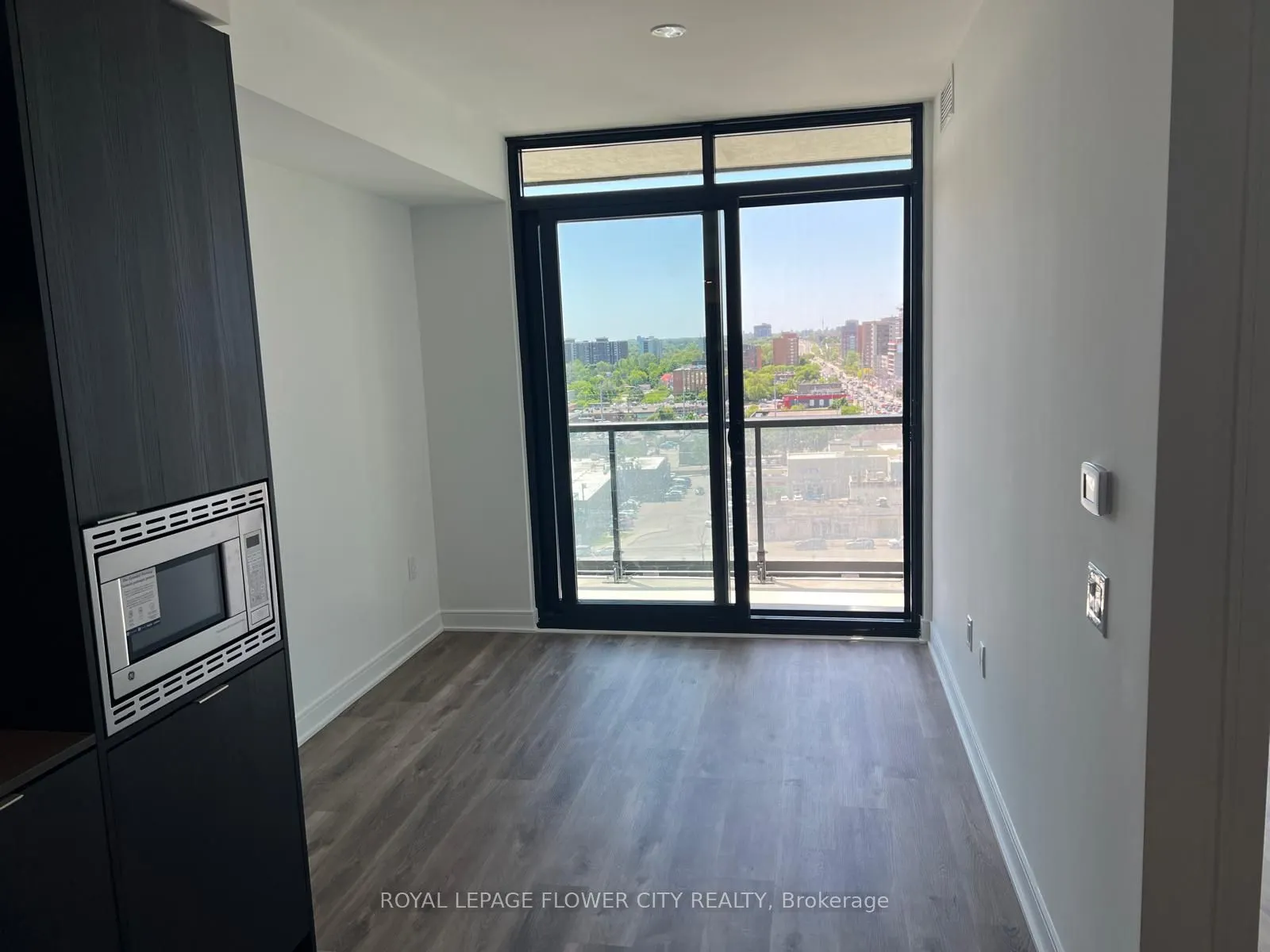 86 DUNDAS Street #1121