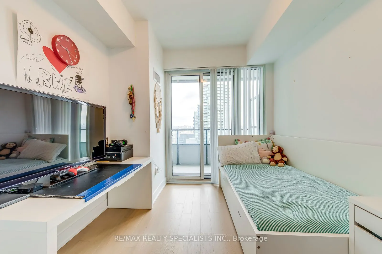 20 Shore Breeze Drive, #2304