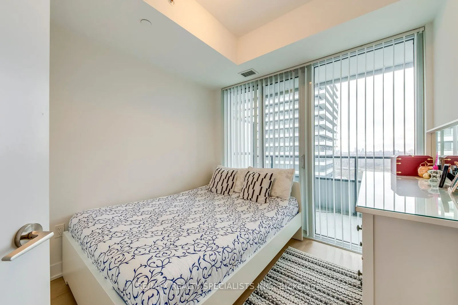 20 Shore Breeze Drive, #2304