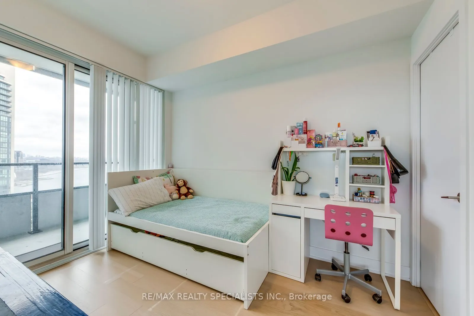 20 Shore Breeze Drive, #2304